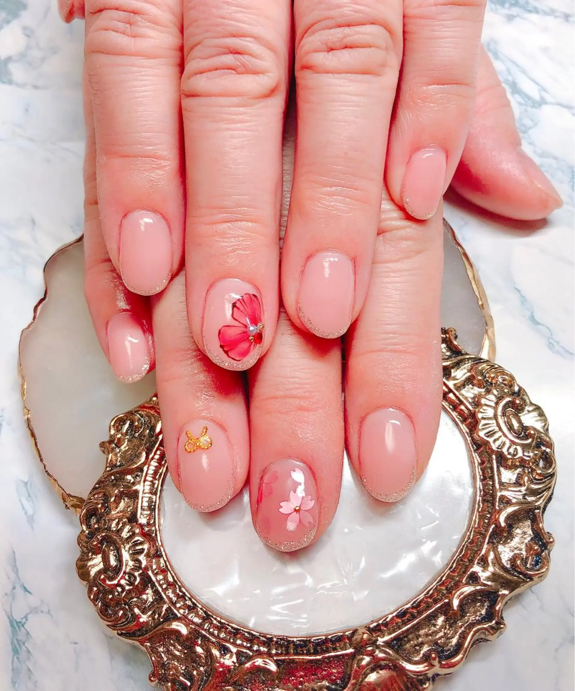 ネイル アートネイル シンプルネイル CROWN プライベートサロンのネイルデザイン