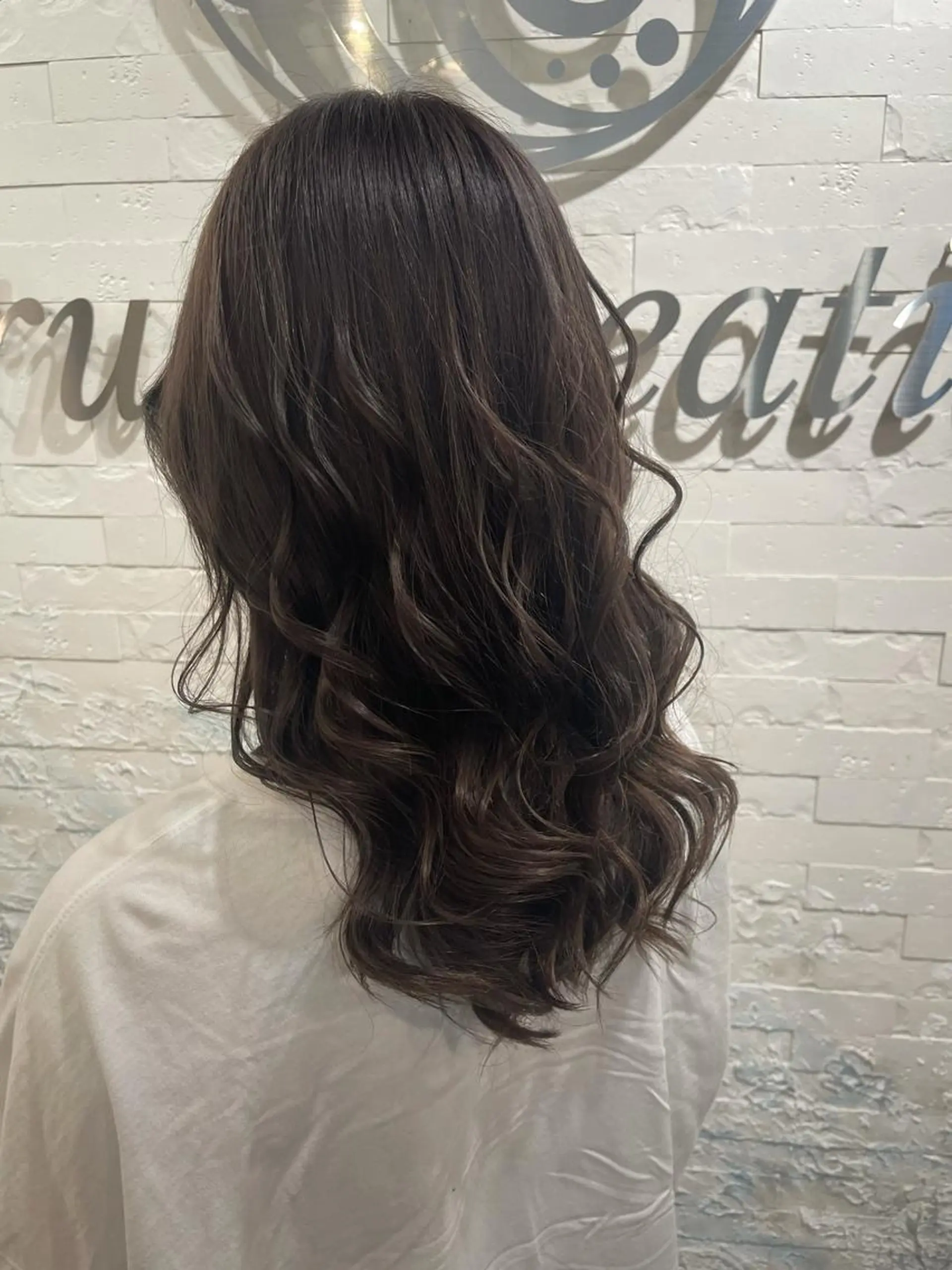 セミロング ハイトーン ／ レイヤー/吉田陸斗のヘアスタイル