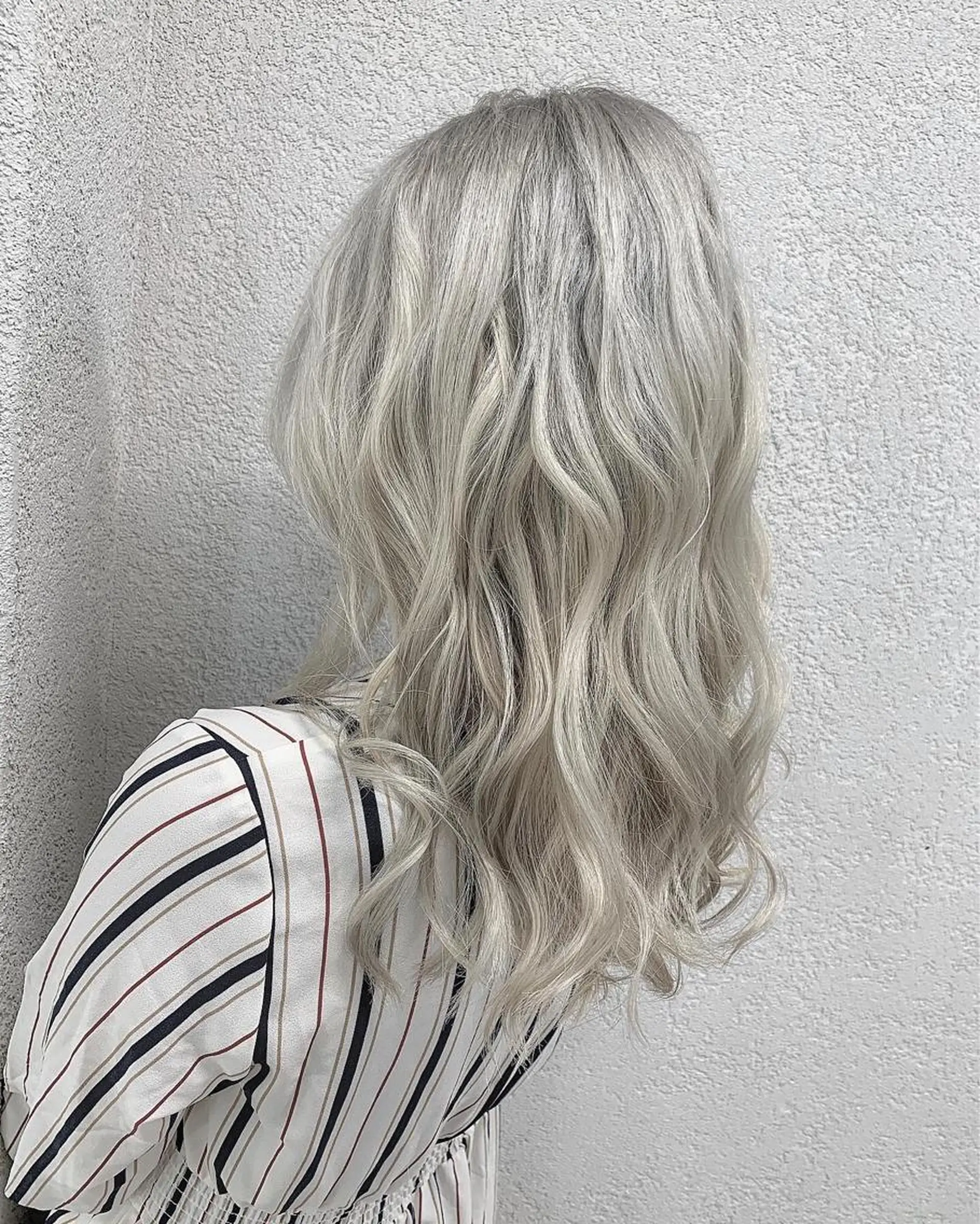 セミロング カラー ヘアアレンジ ブリーチ シルバー ホワイトシルバー 🧙『店長』平田 祥己✨のヘアスタイル