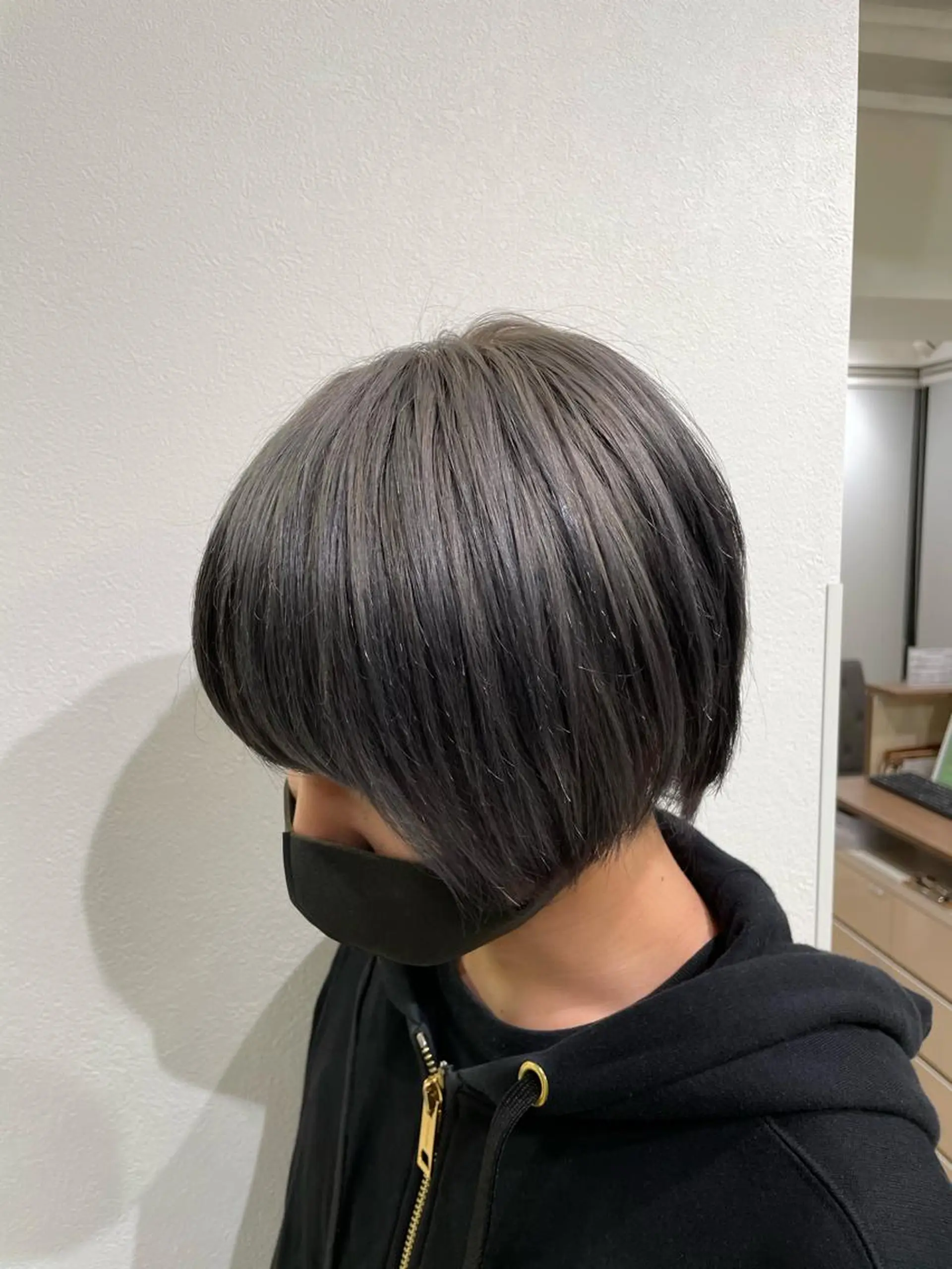 カラー 渡部凌我 小顔ウルフ ハイトーンカラーのヘアスタイル