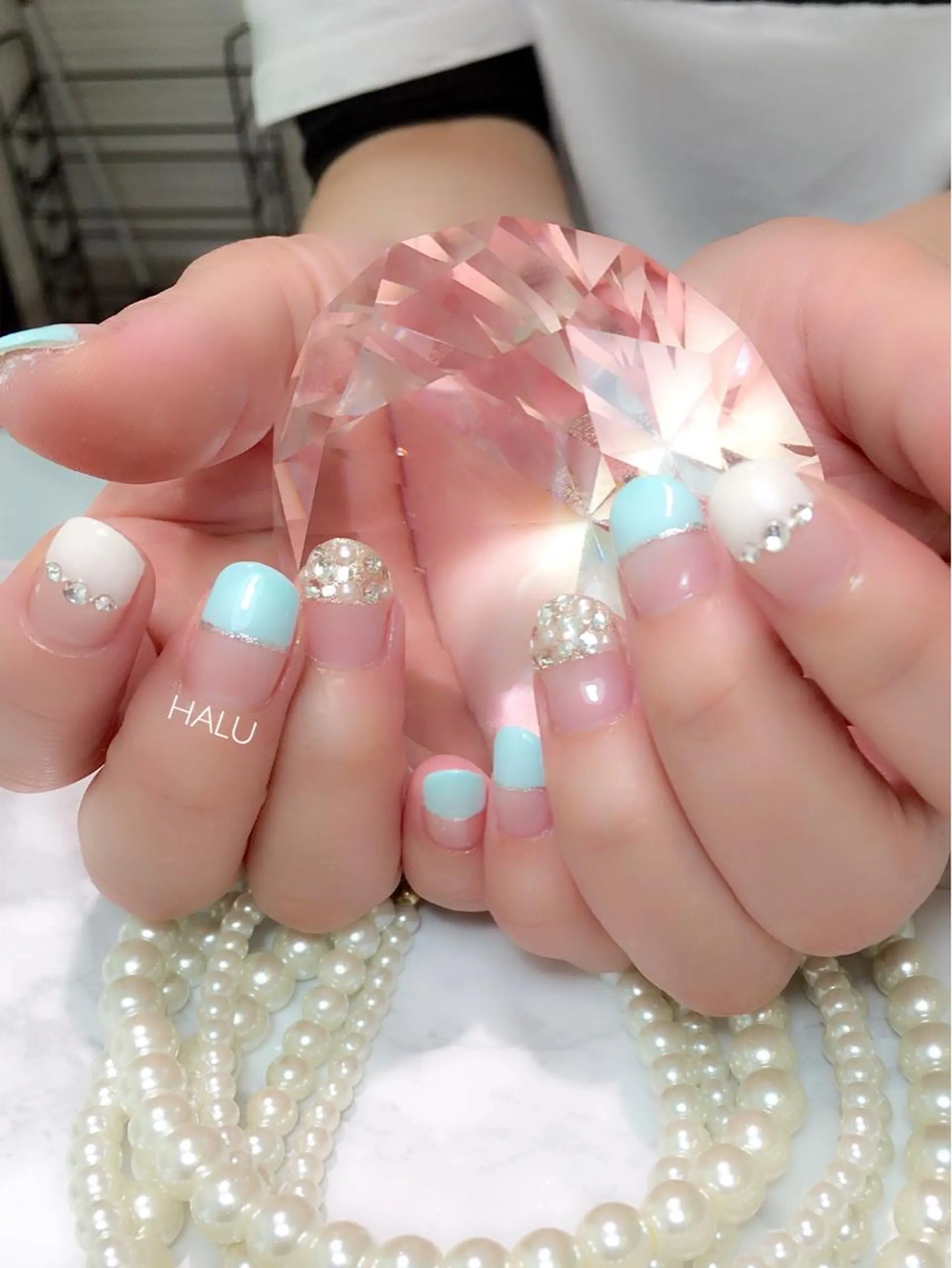 ネイル フレンチネイル キラキラネイル シルバー ストーンネイル HALU ハルのネイルデザイン