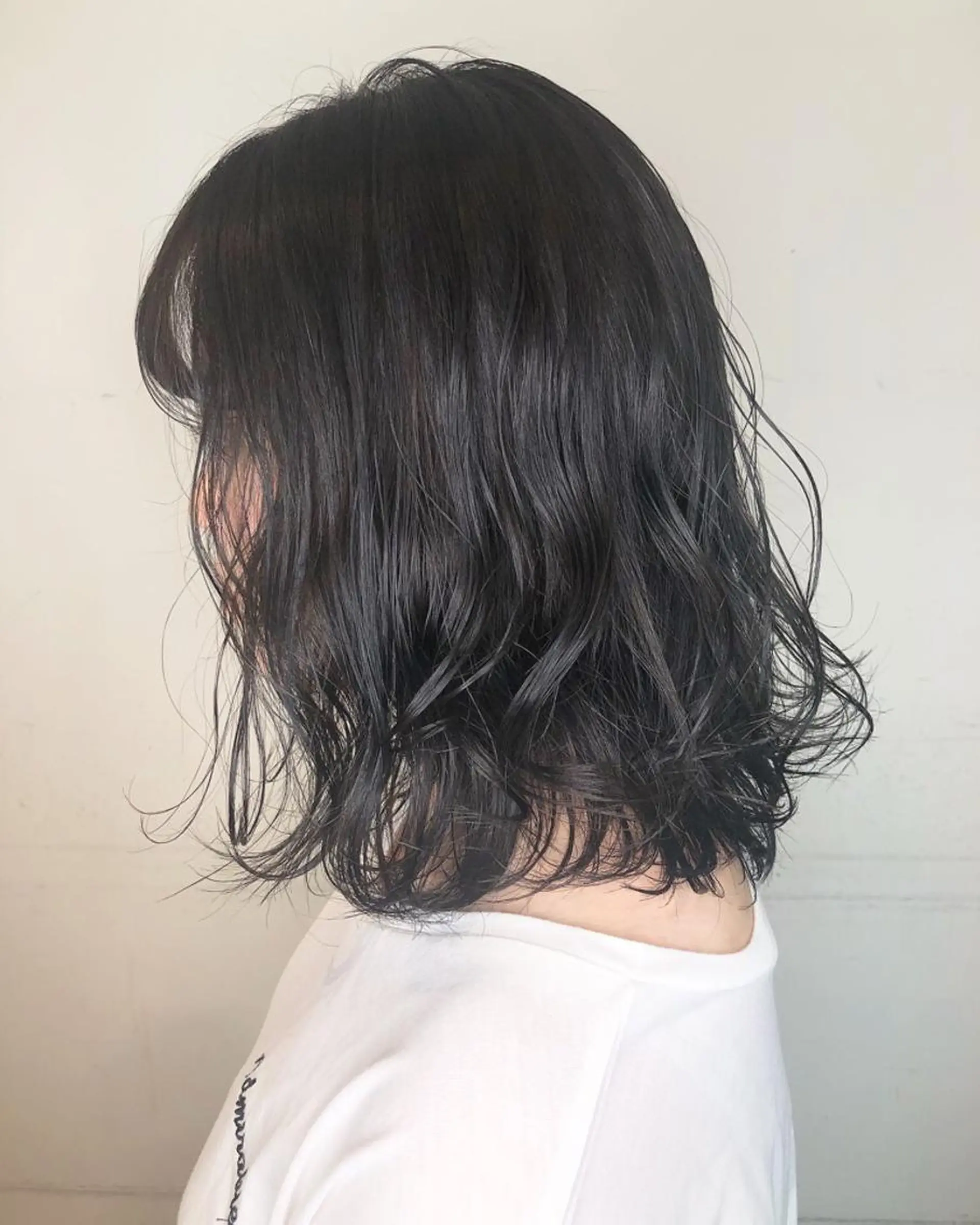 ミディアム カラー アッシュ ダークアッシュ 西本 夏美のヘアスタイル