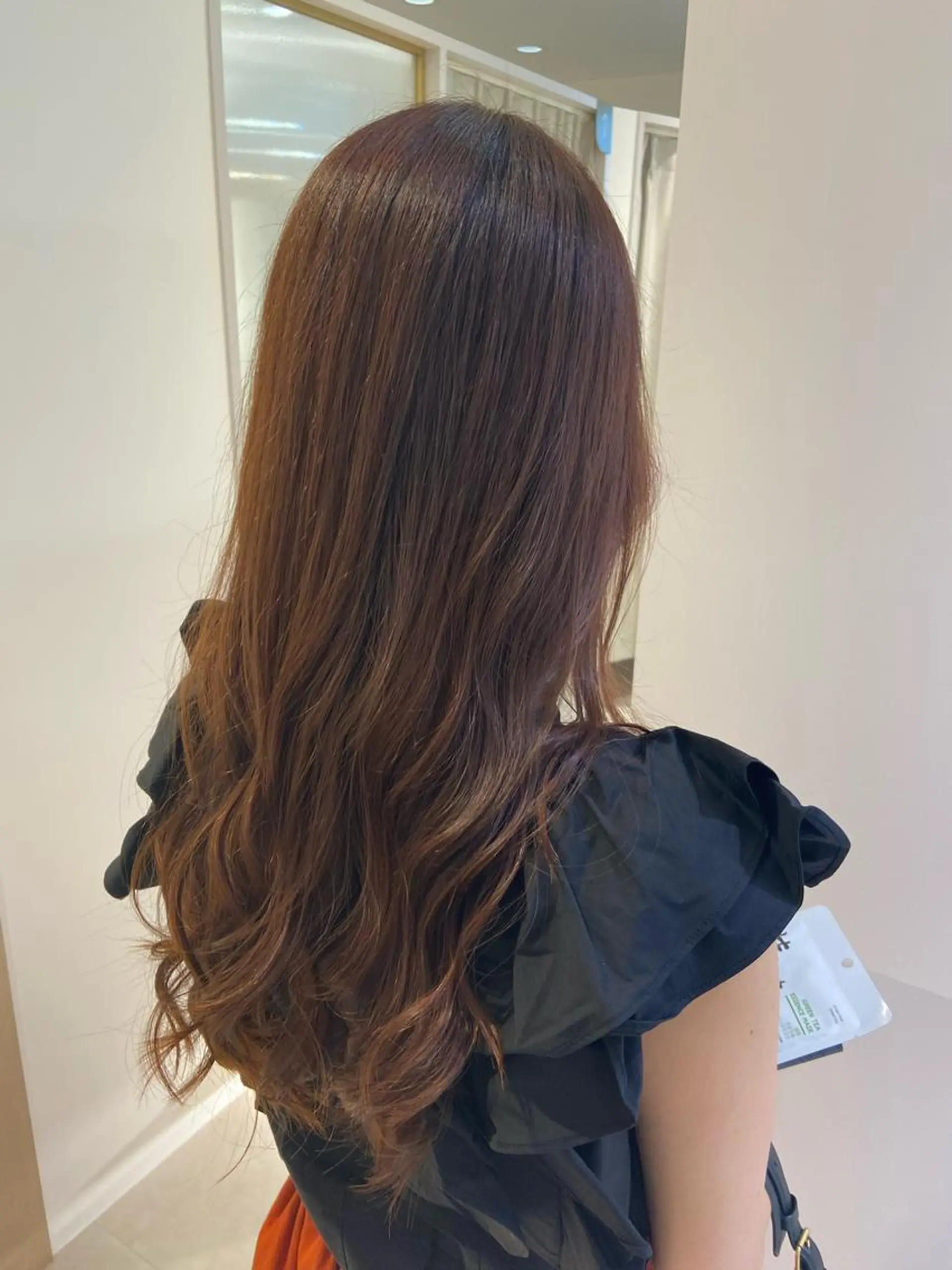 ロング ピンクブラウン チナツ ，のヘアスタイル