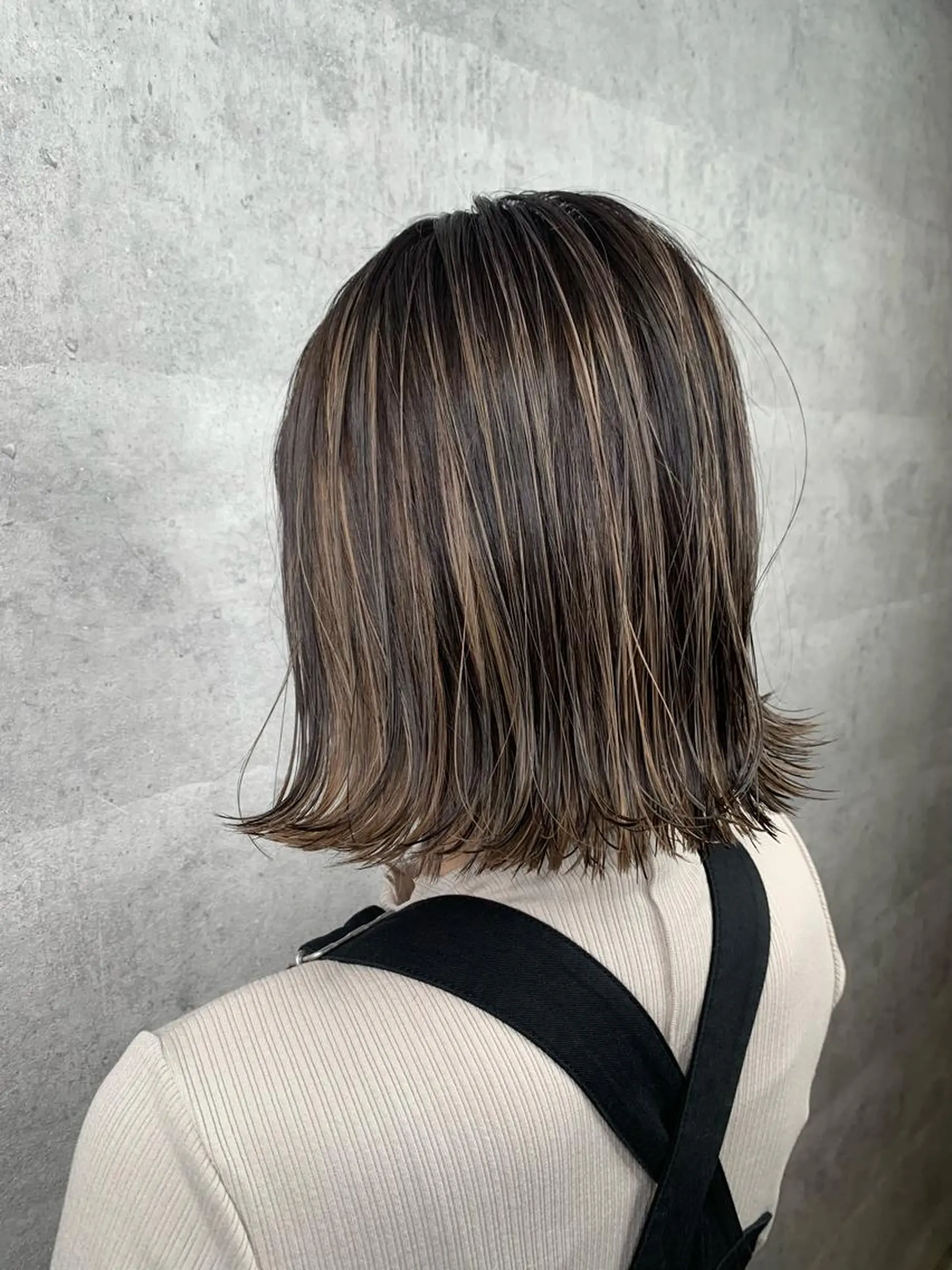 セミロング カラー ボブ mimiiy梅田 中崎町ハイトーンのヘアスタイル