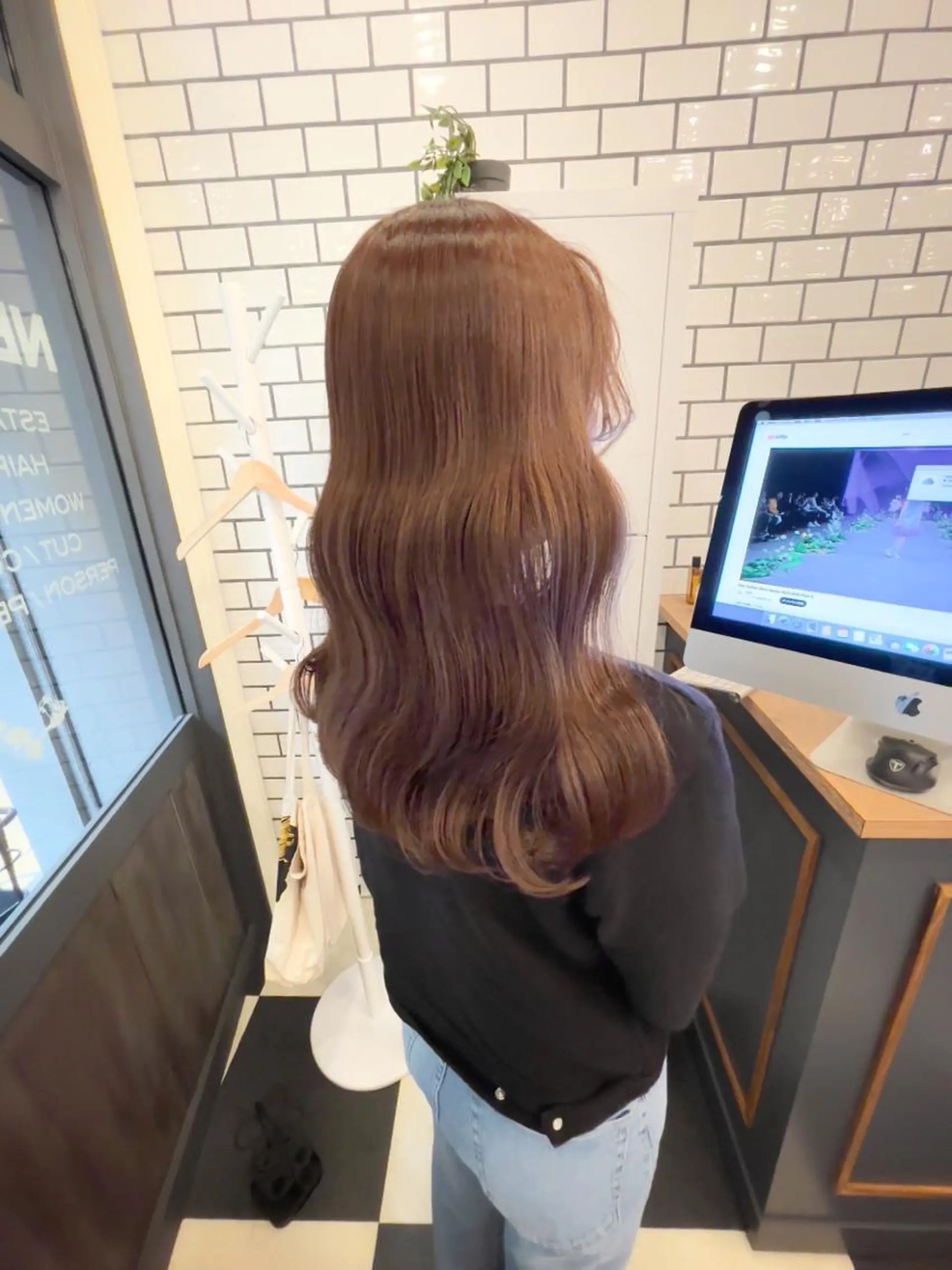 ロング カラー ブラウンカラー RE -NAのヘアスタイル