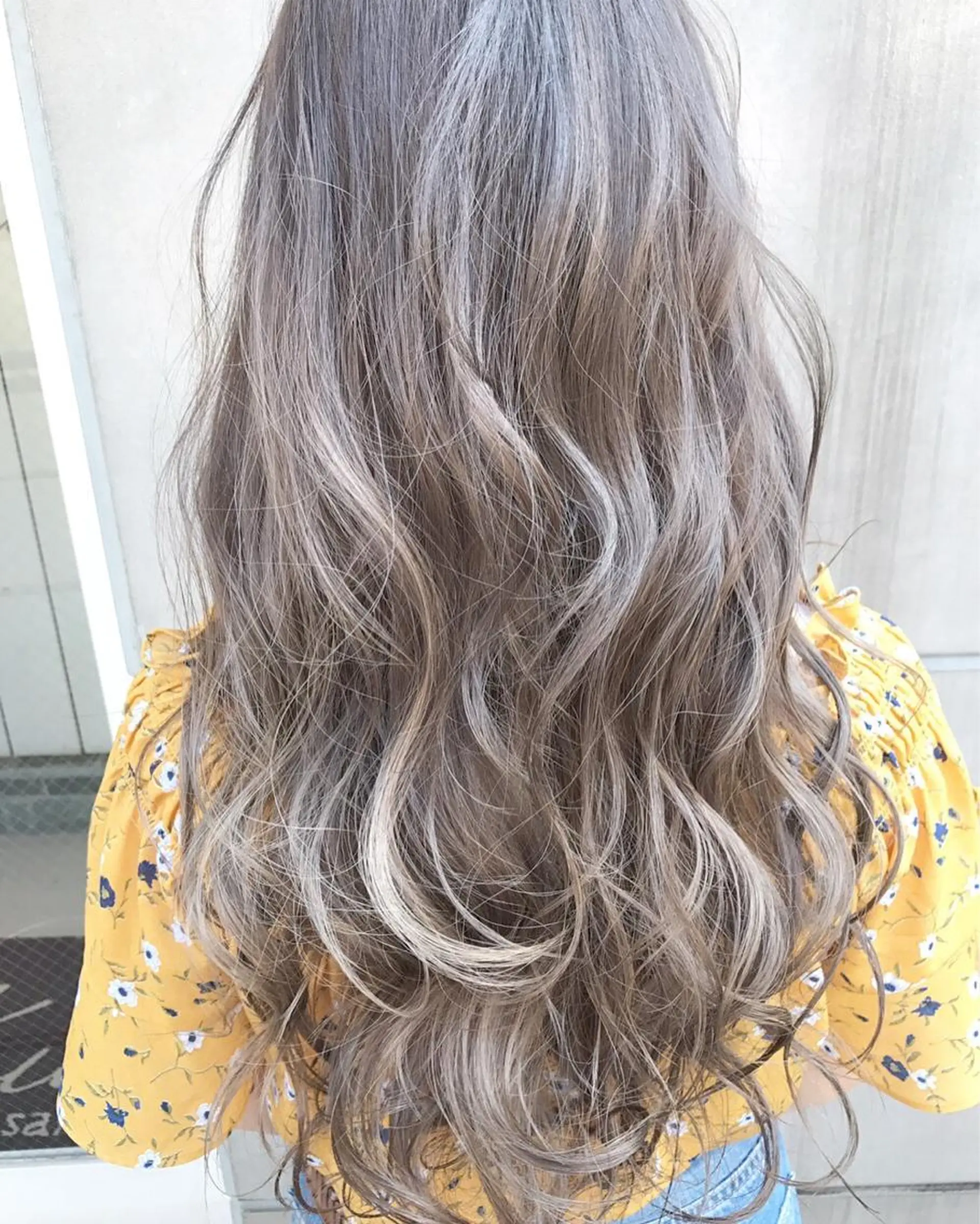 ロング カラー グレージュ ハイライトカラー ハイライト 【渋谷で人気】艶髪× 髪質改善/ツヤカラーのヘアスタイル