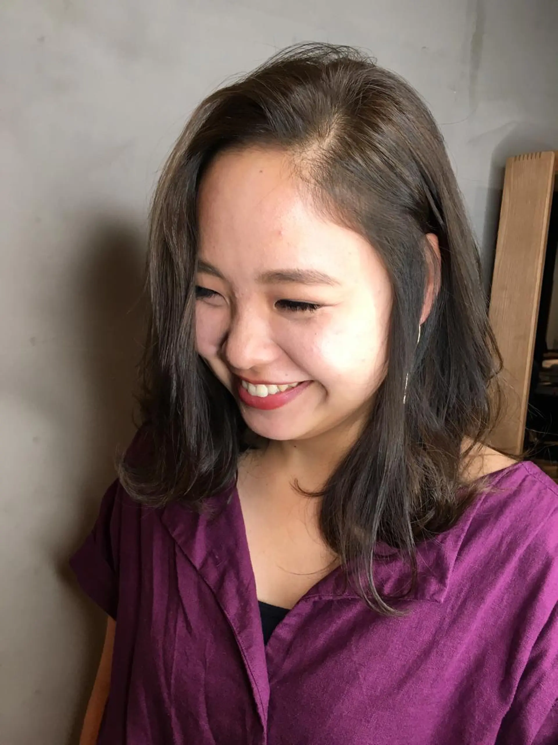 セミロング アッシュ 嶋崎 啓人のヘアスタイル