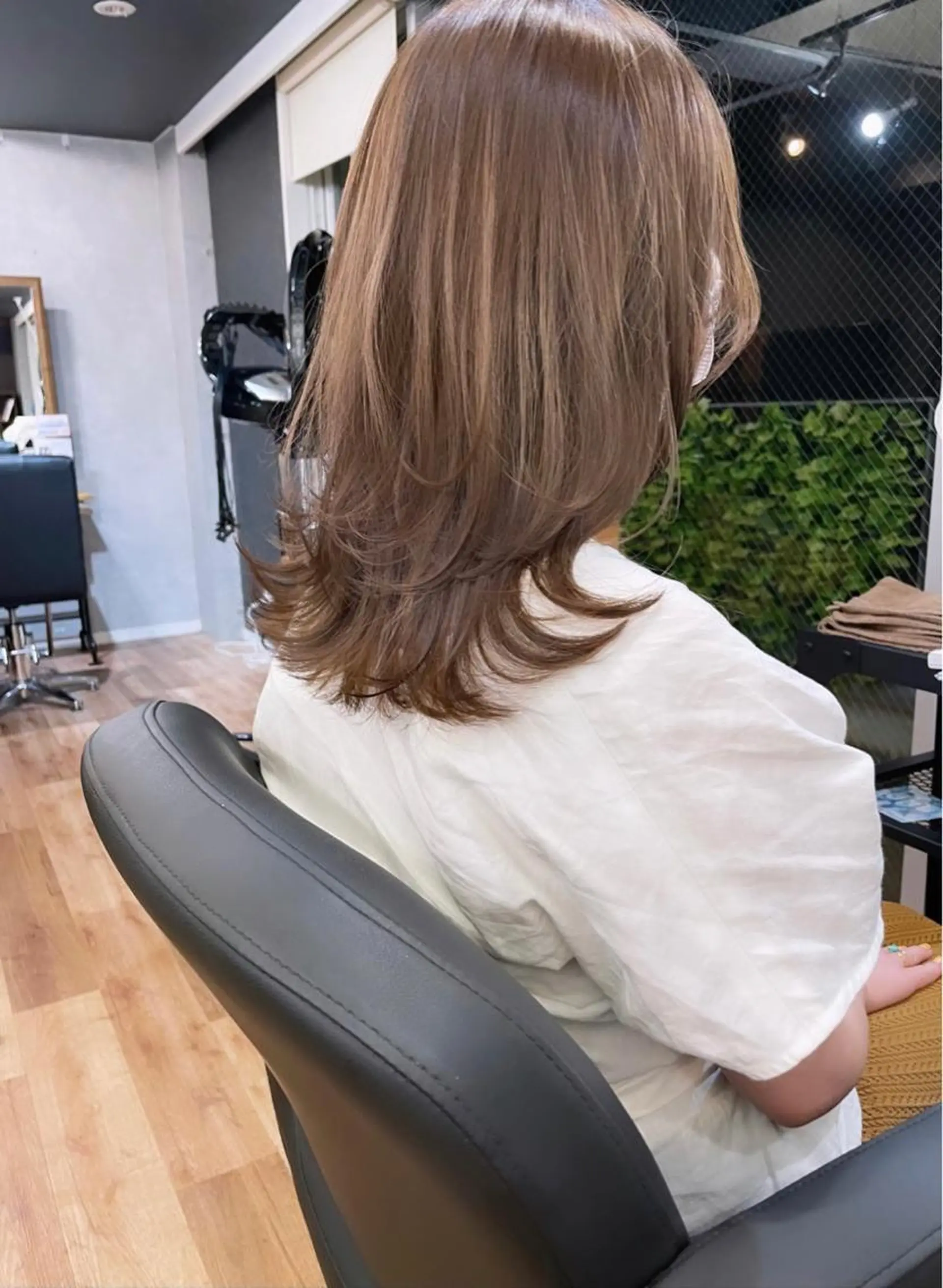 ミディアム カット ヘアカラー トリートメント レイヤーカット、 大人可愛い　中村美羅のヘアスタイル