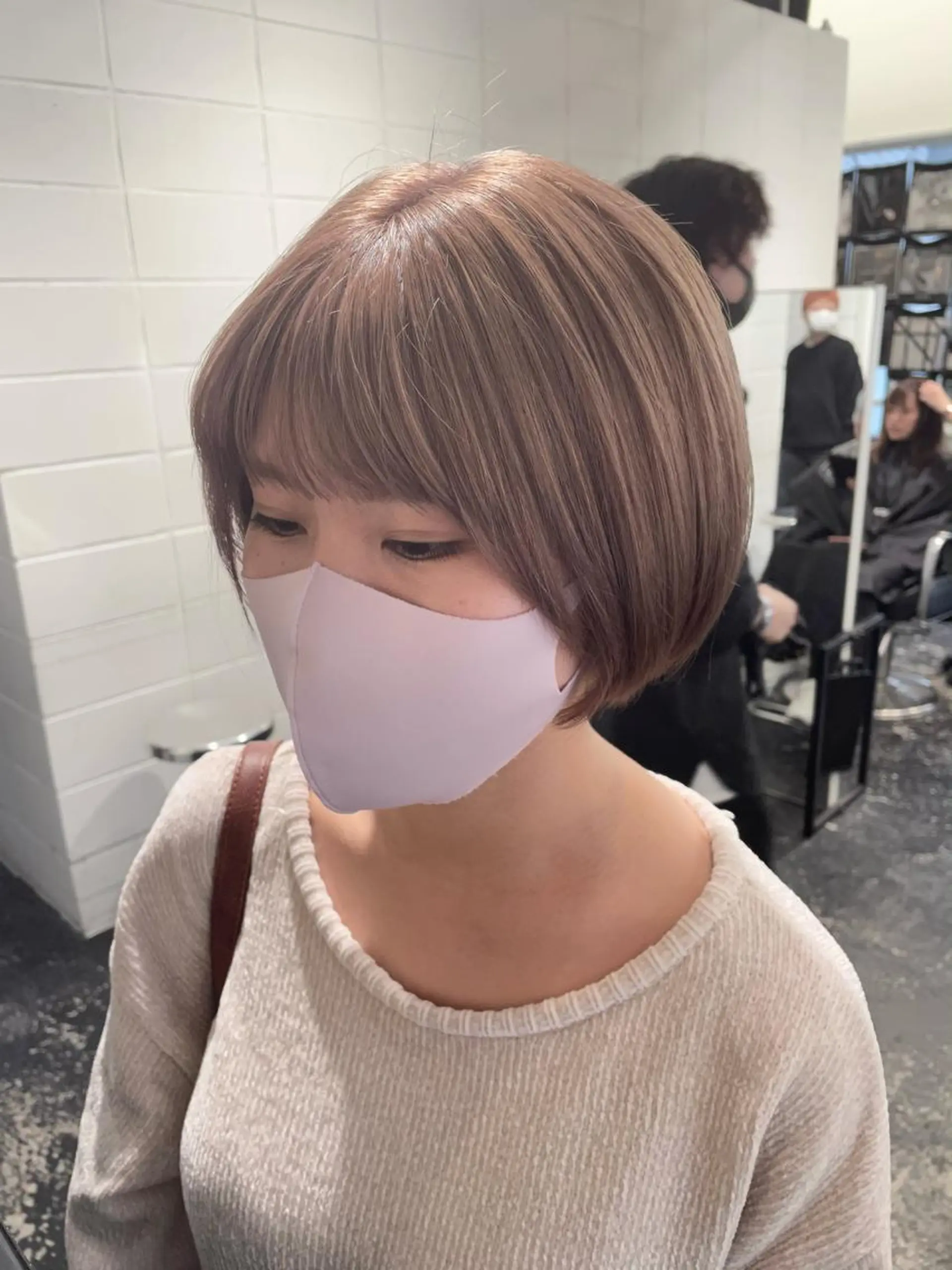 ショート カラー ヘアアレンジ ベージュカラー ブリーチ ミルクティーベージュ カット ヘアカラー トリートメント 艶ハイトーン/ヘア アレンジAYAKAのヘアスタイル