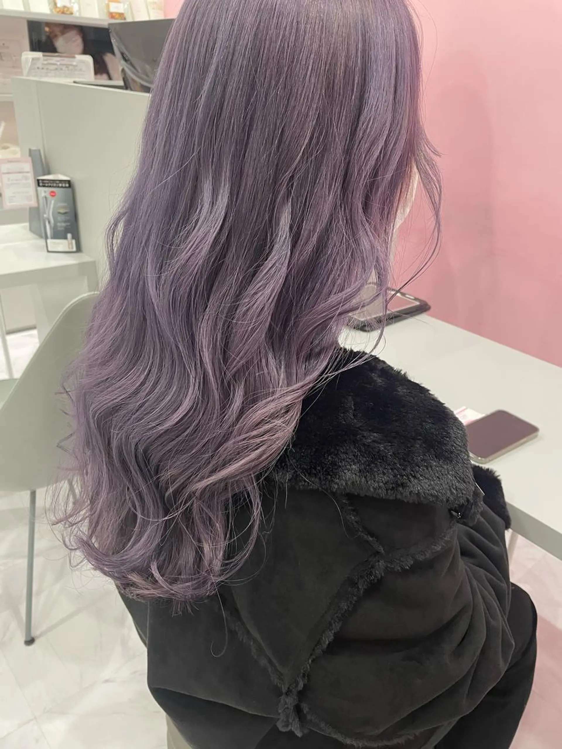 ロング カラー ハイトーンカラー ラベンダーカラー 岩田 萌那のヘアスタイル