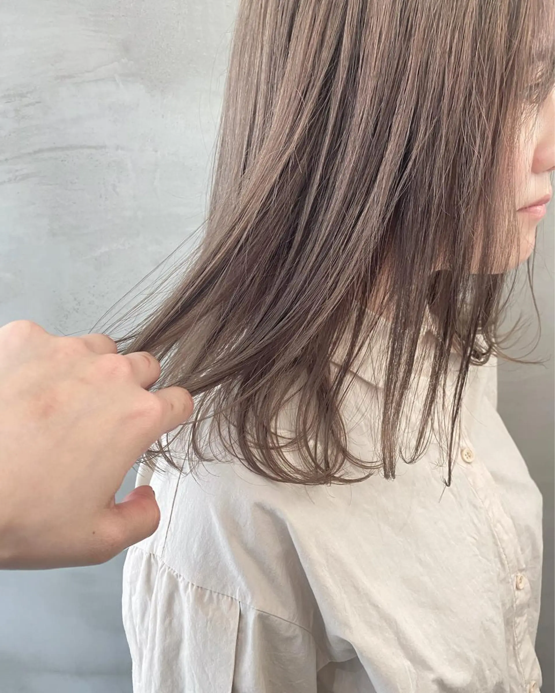 セミロング カラー ベージュカラー ブリーチ ラベンダーカラー ミルクティーベージュ 🫧透明感カラー🫧 OIKAWAのヘアスタイル