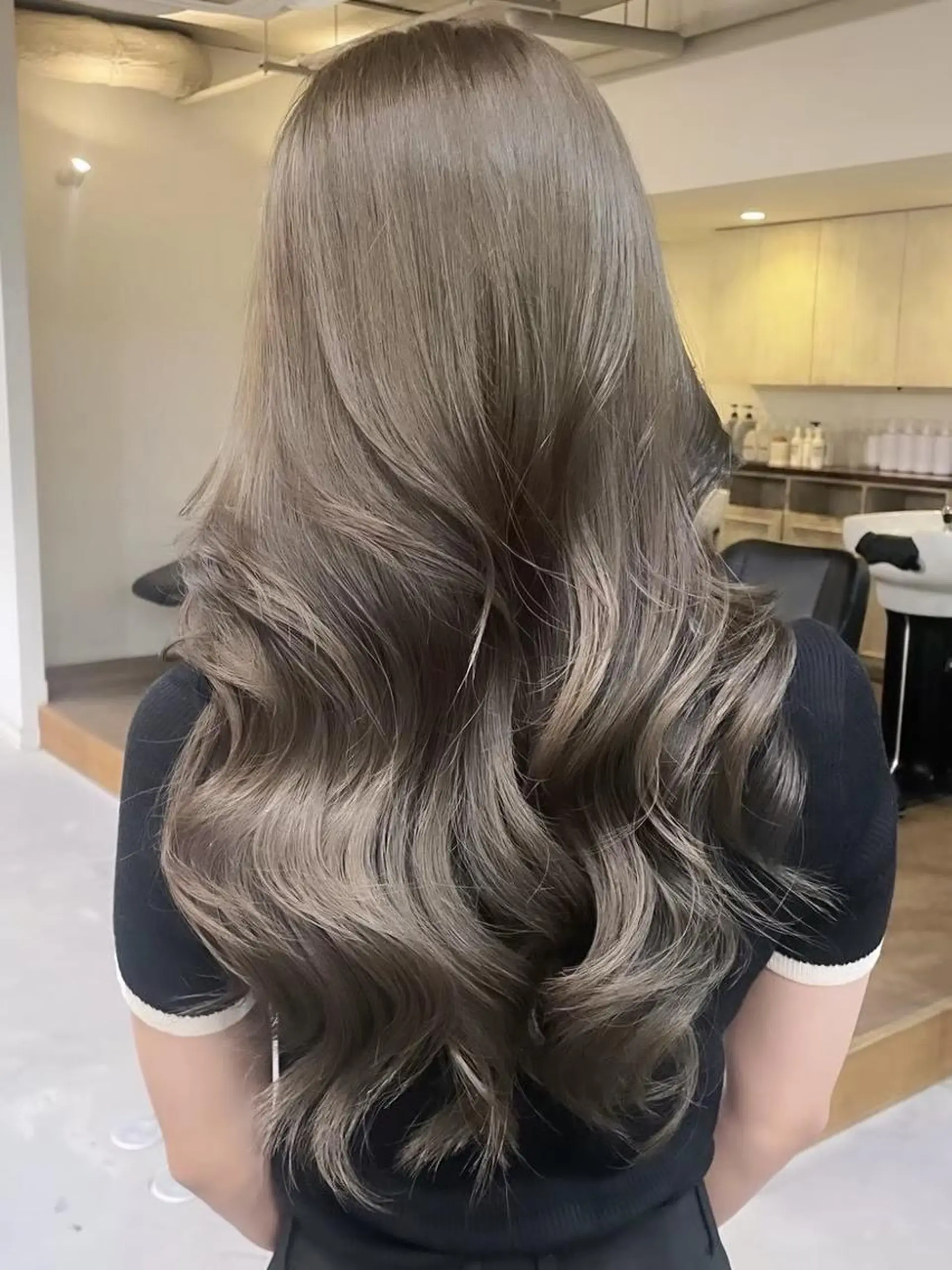 ロング カラー ショートボブ バレイヤージュ ベージュカラー 黒髪 ブリーチ カット ヘアカラー ili 梅田のヘアスタイル