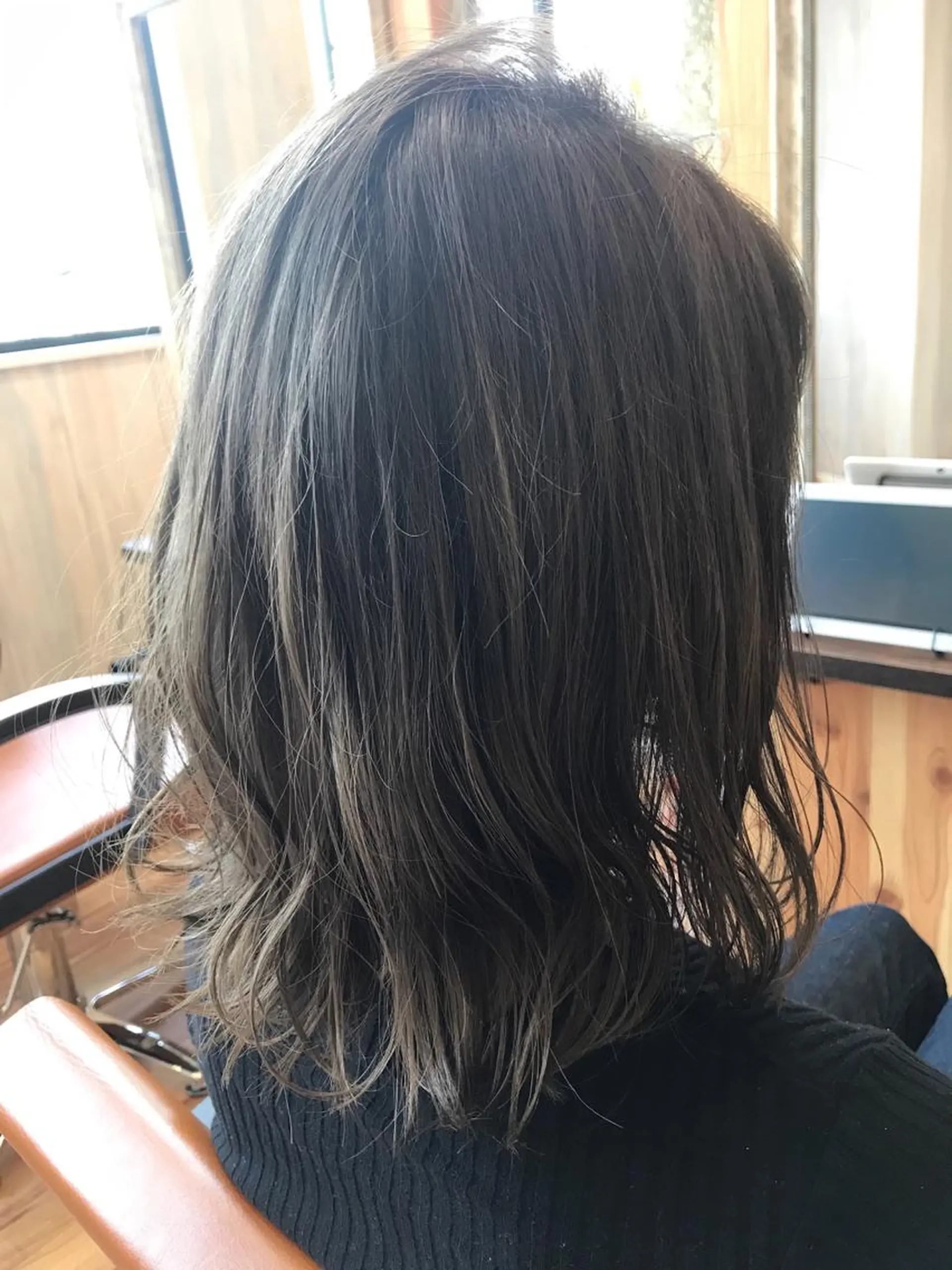 ミディアム カラー 透明感カラー グレージュ カット ヘアカラー トリートメント 土畑 博矢のヘアスタイル