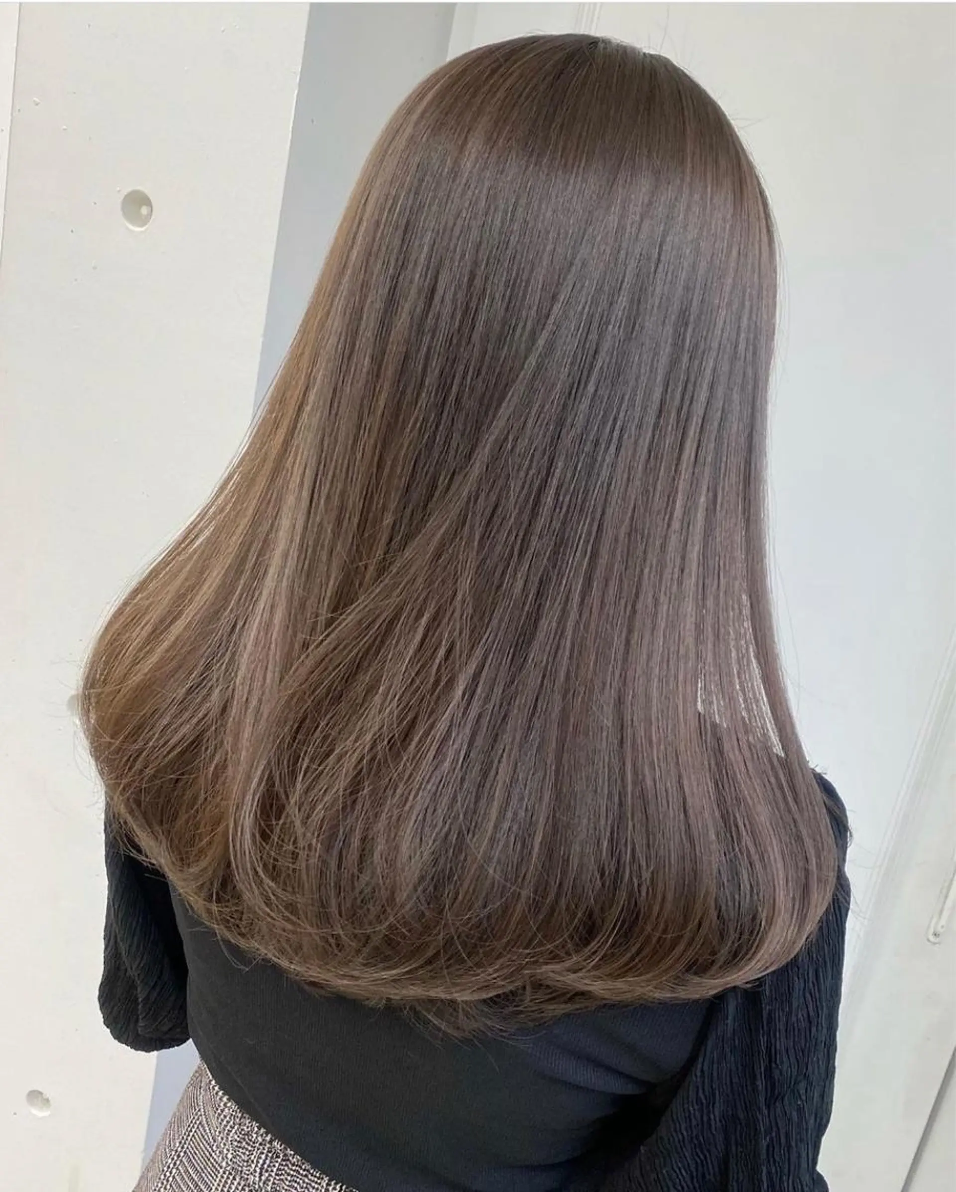 セミロング ラベンダーベージュ 境 健助のヘアスタイル