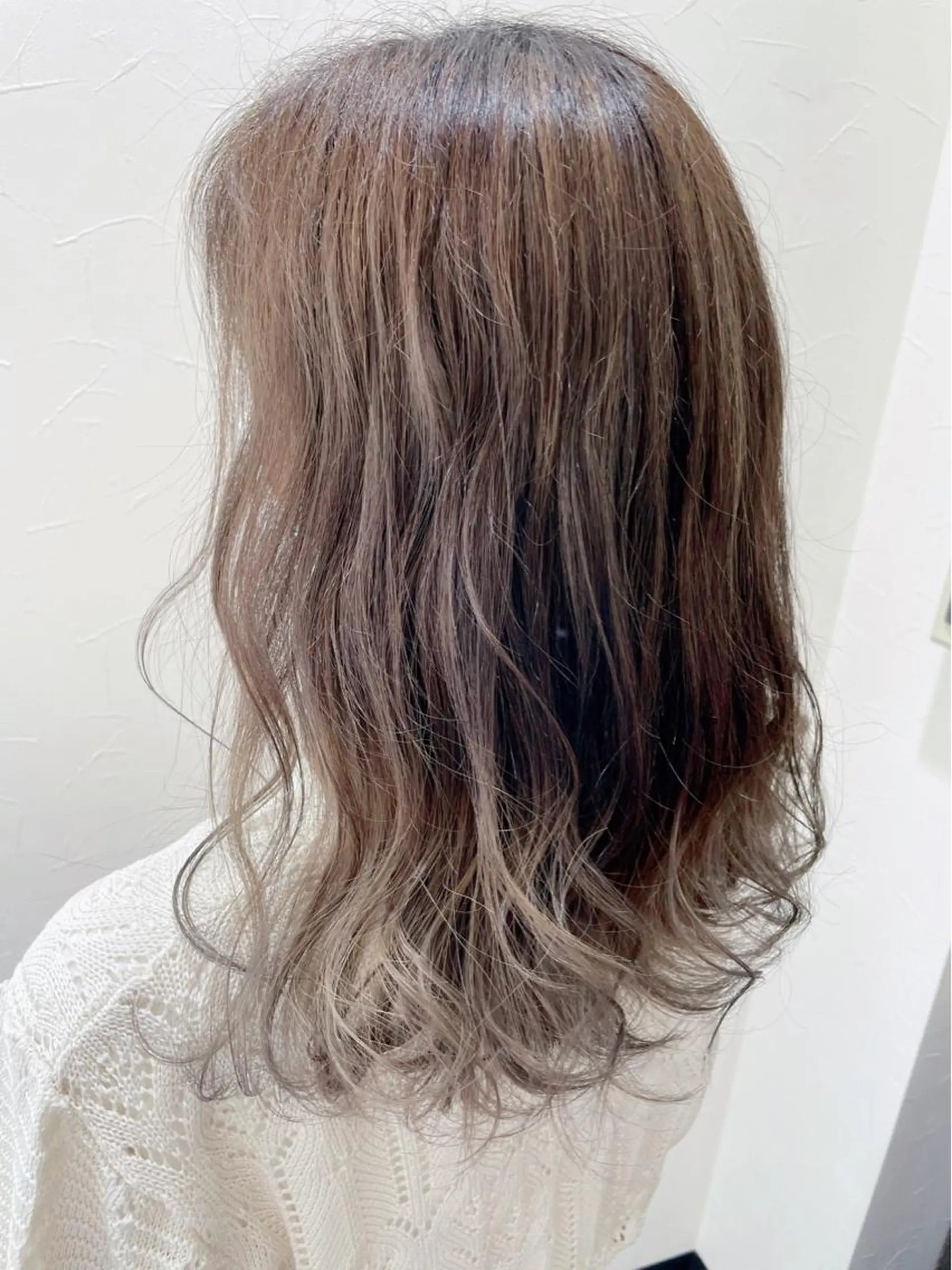 ミディアム カラー ARISA🦋推し・ アニメカラー/派手髪のヘアスタイル