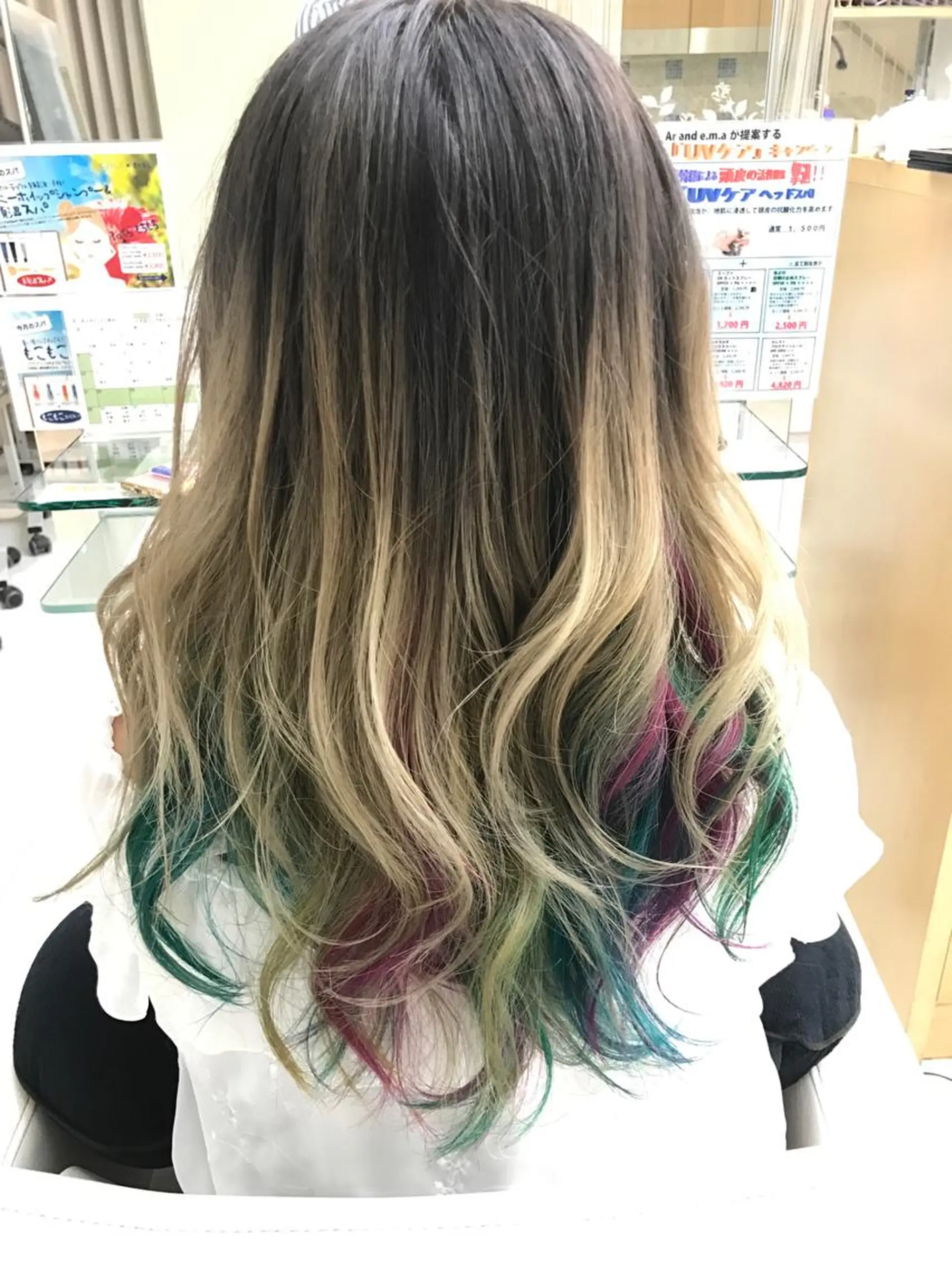 セミロング カラー ベージュカラー グラデーションカラー ホワイトベージュ ウルフカット レイヤーカット上柿のヘアスタイル