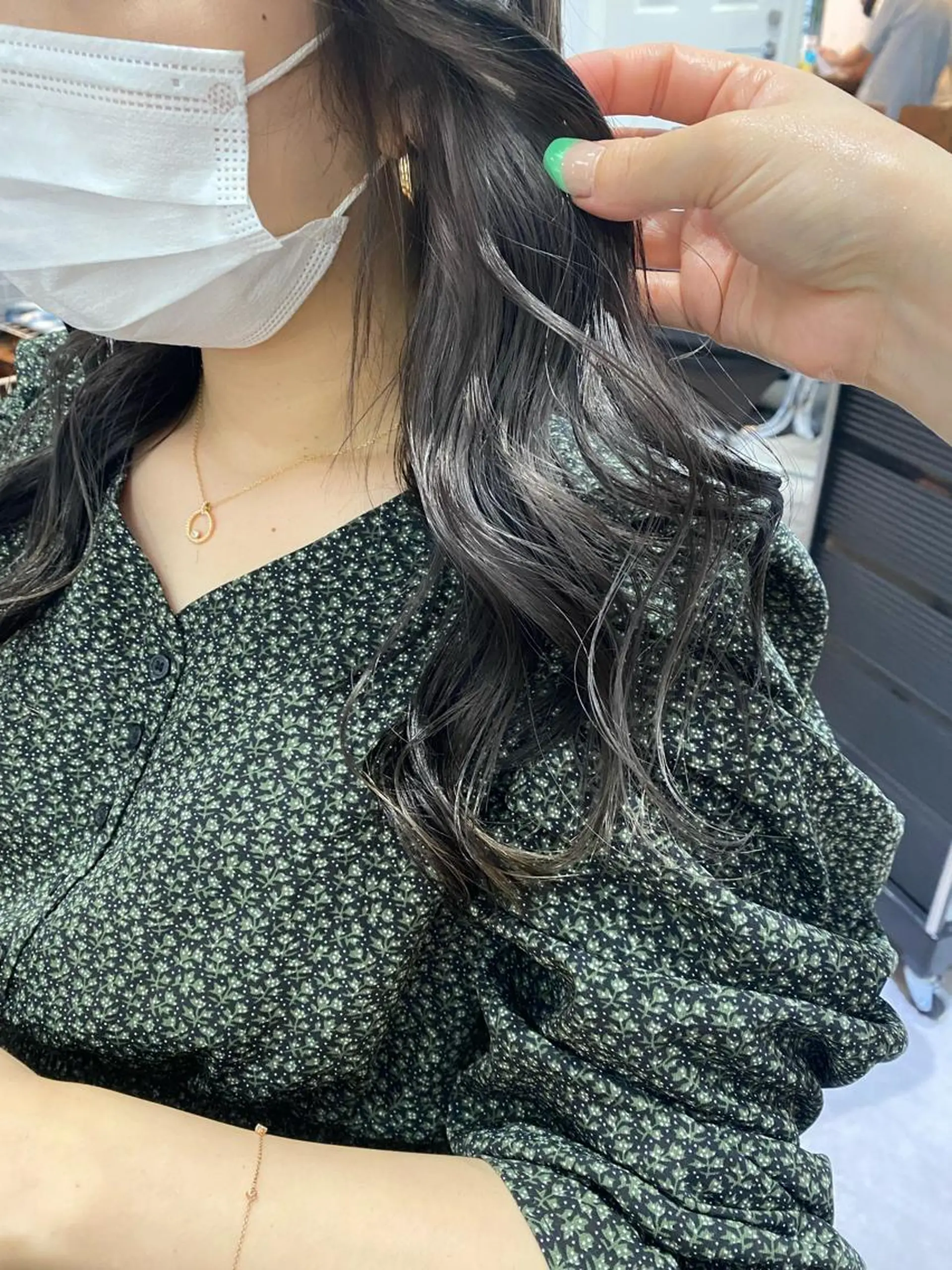 ロング カラー イヤリングカラー インナーカラー ブリーチ指名 NO1🌈SAKIのヘアスタイル
