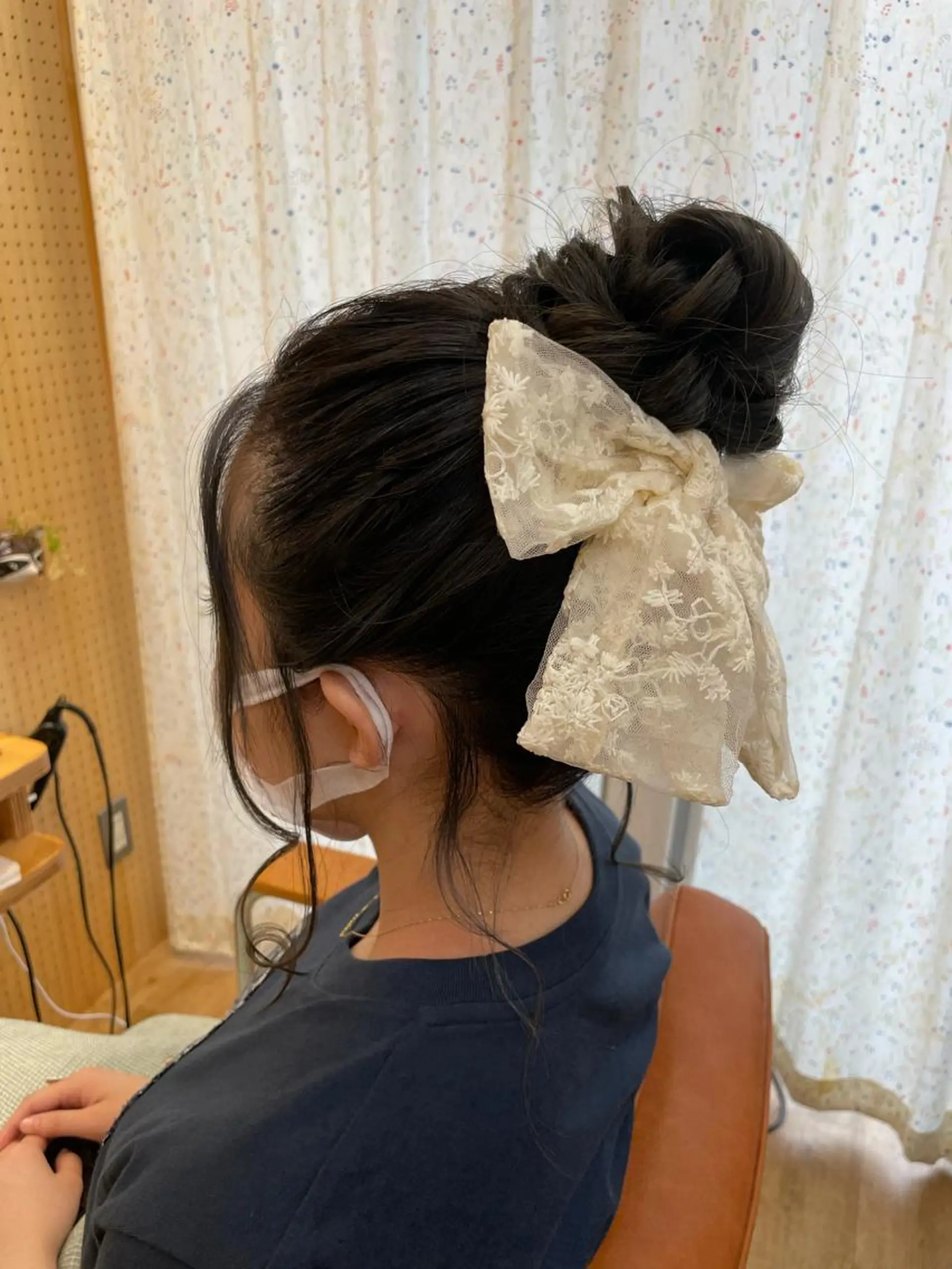 セミロング ヘアアレンジ キッズ お団子ヘア ヘアセット🎀耳つぼ 👂💎MONAMIのヘアスタイル