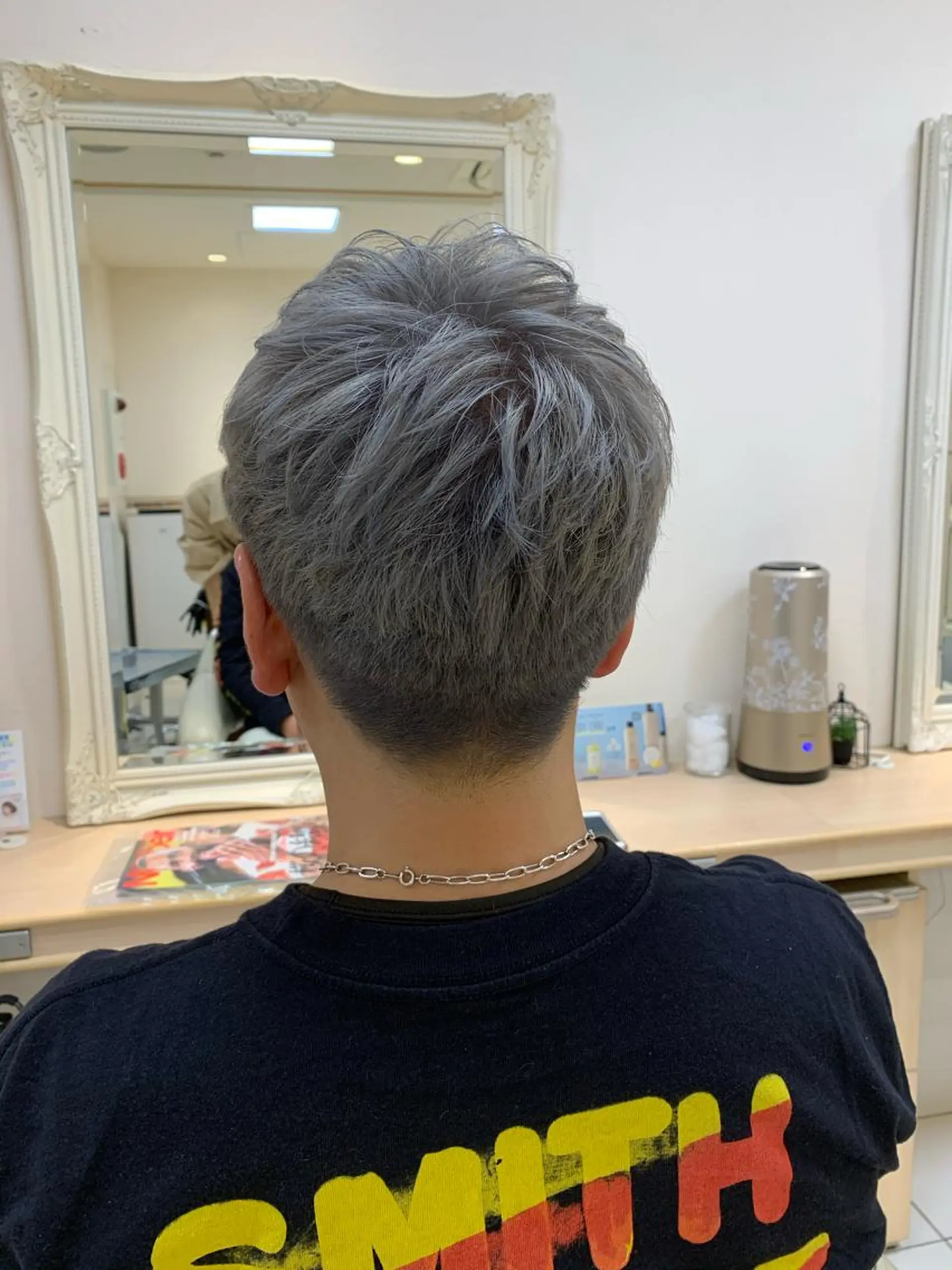 ショート カラー カット ヘアカラー 店長ハイトーンカラー 柞山史奈のヘアスタイル