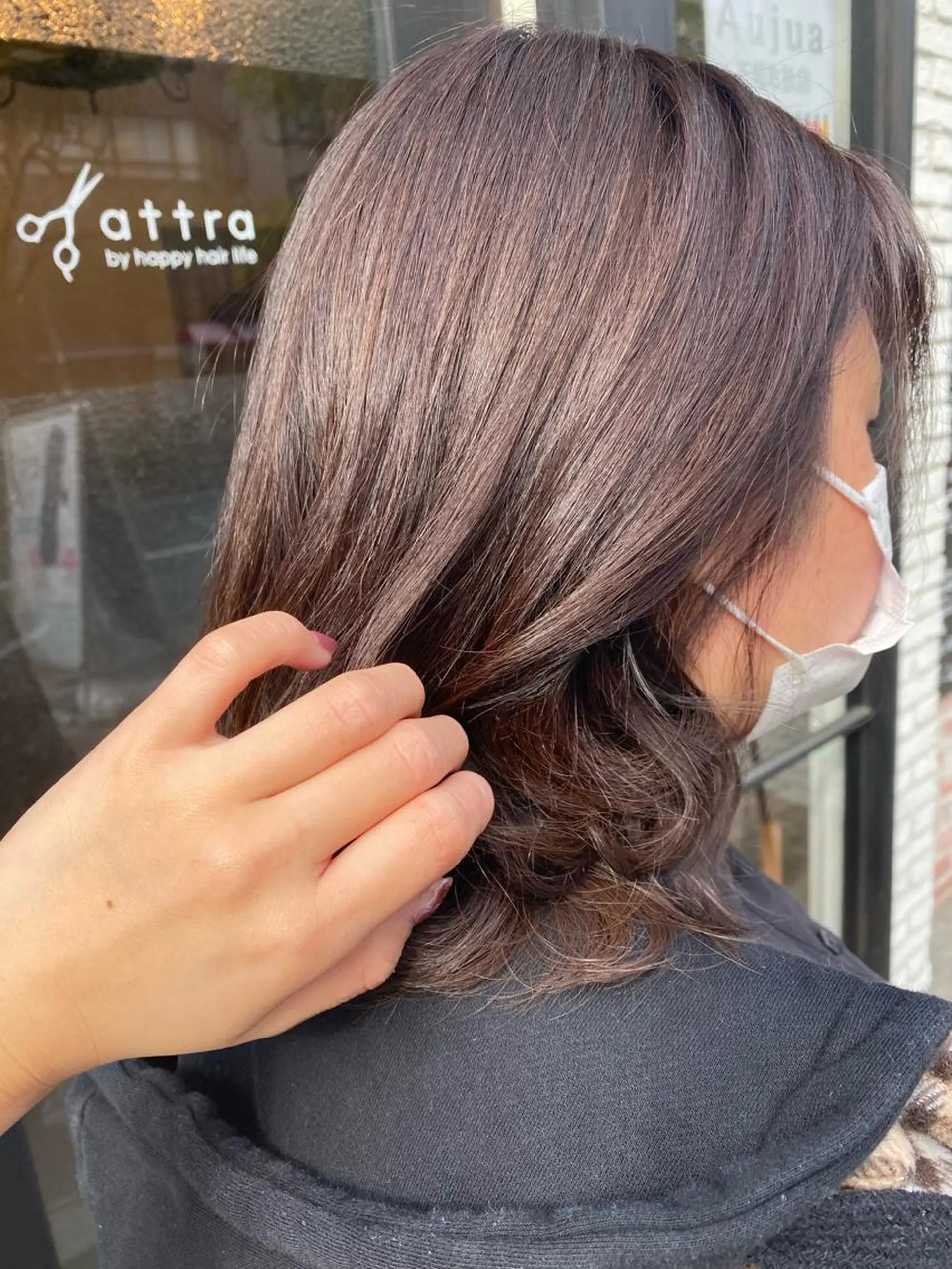 ミディアム カラー 新谷 桃子のヘアスタイル