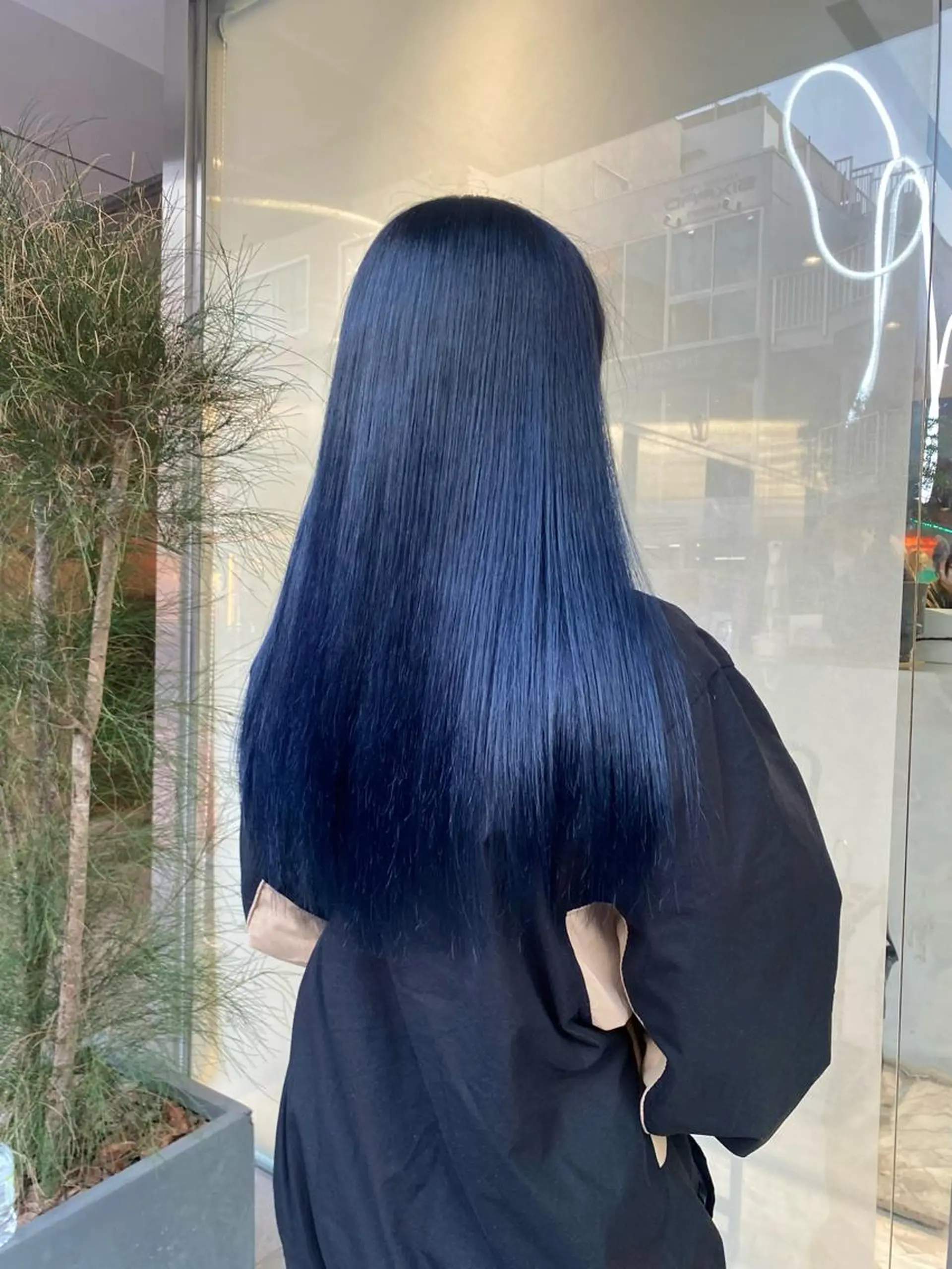 ロング カラー 黒髪 ブリーチ ブルーカラー ブルーブラック otoha☆カラー/ レイヤー/八王子のヘアスタイル