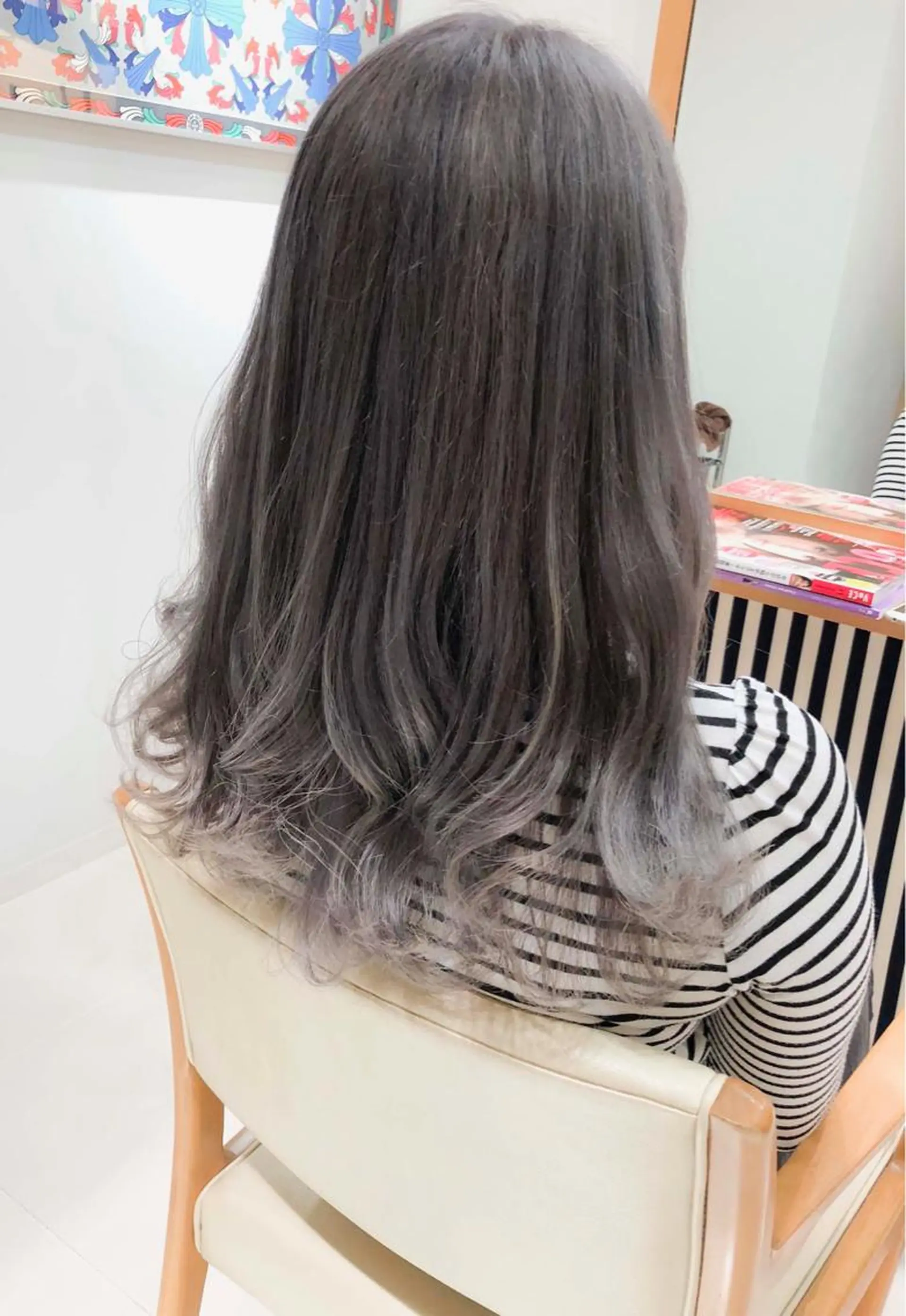ロング カラー アッシュ アッシュグレー アッシュグレージュ グラデーションカラー グレージュ Days 透明感カラーのヘアスタイル