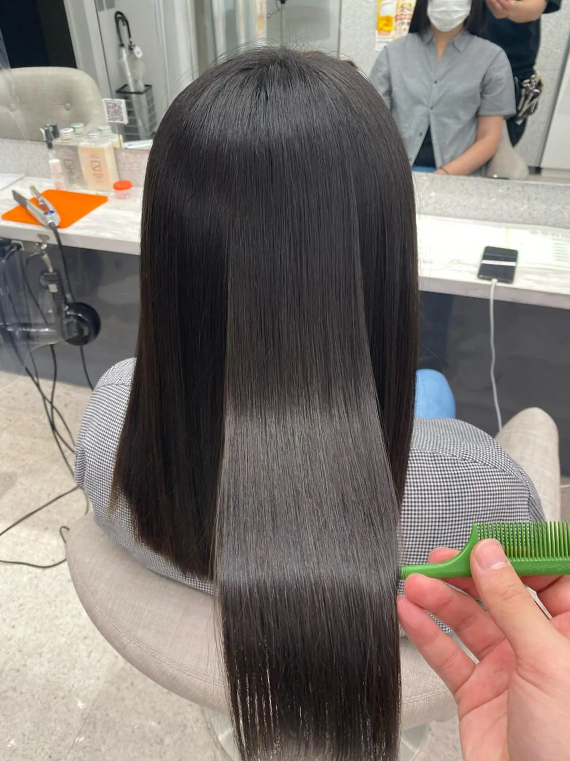 セミロング カラー パーマ ヘアアレンジ メンズ キッズ ネイル マツエク・マツパ レイヤーカット/ 髪質改善/羽柴りくのヘアスタイル