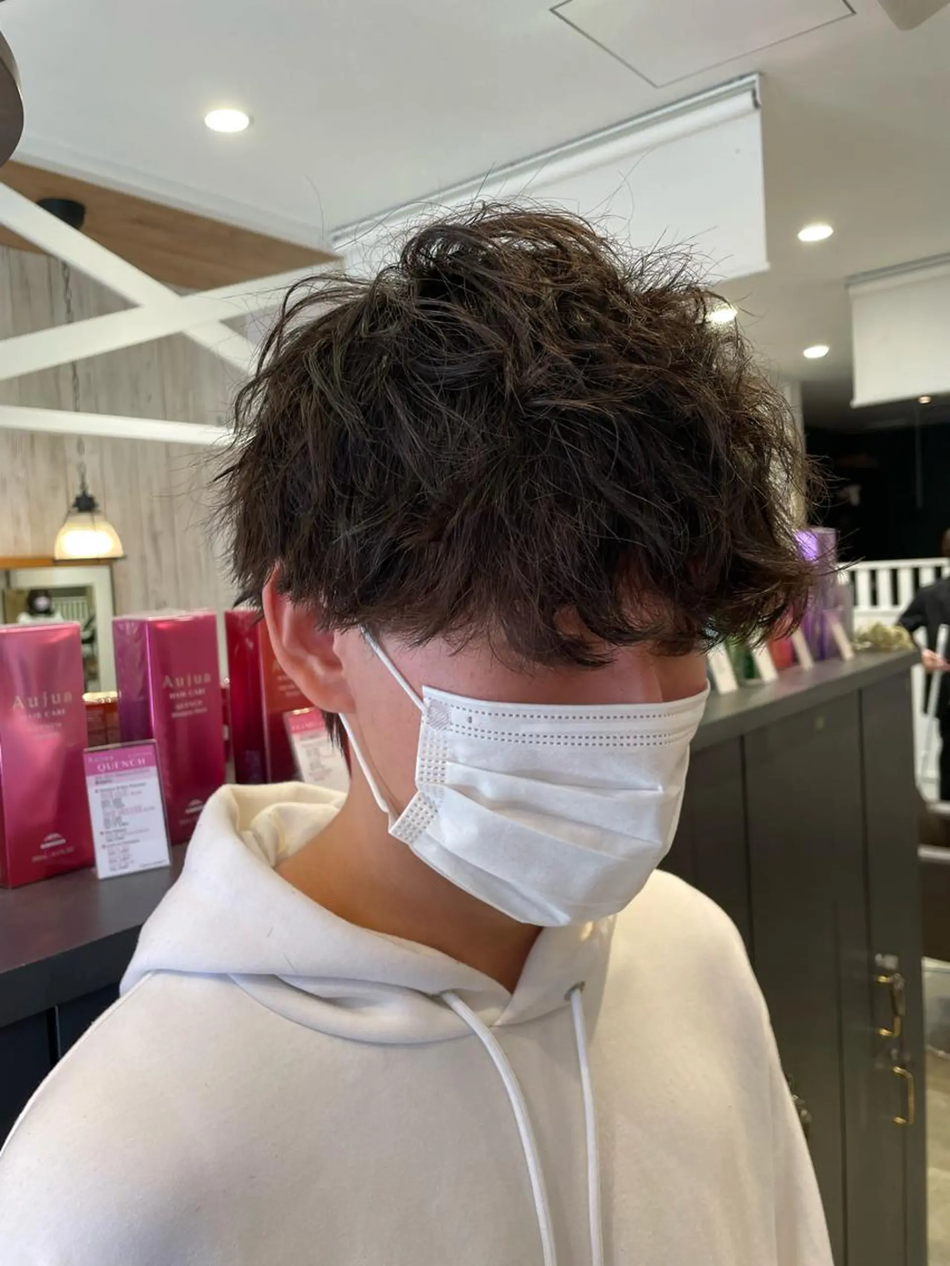 ショート パーマ メンズ 鈴村 大介のヘアスタイル