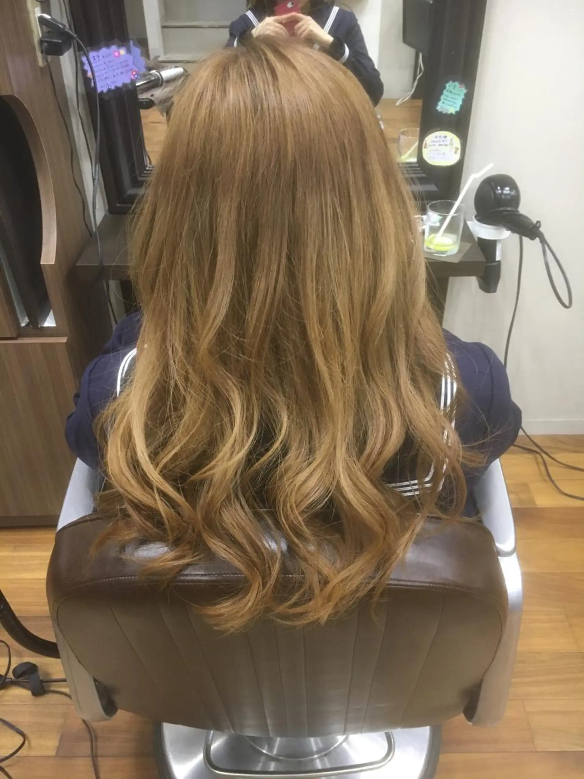 ロング カラー ベージュカラー ブリーチ 東條 克義のヘアスタイル