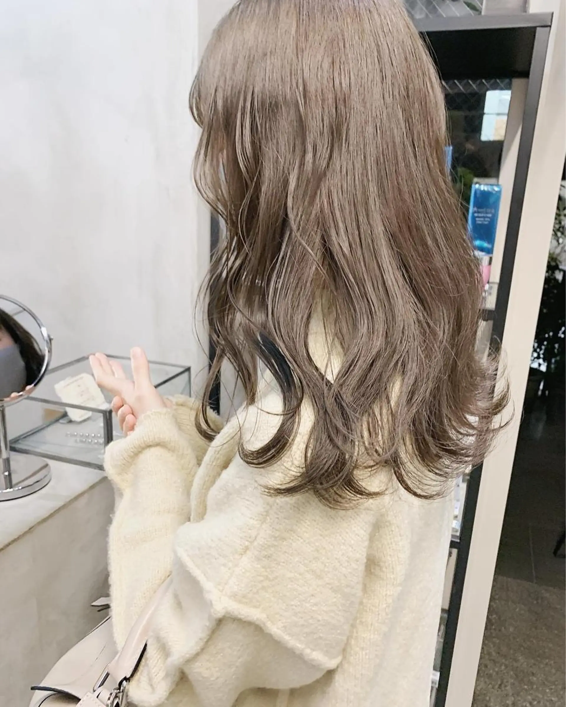 セミロング カラー マツエク・マツパ ヘアカラー トリートメント ハイトーンボブ 前田 表参道　グレージュのヘアスタイル
