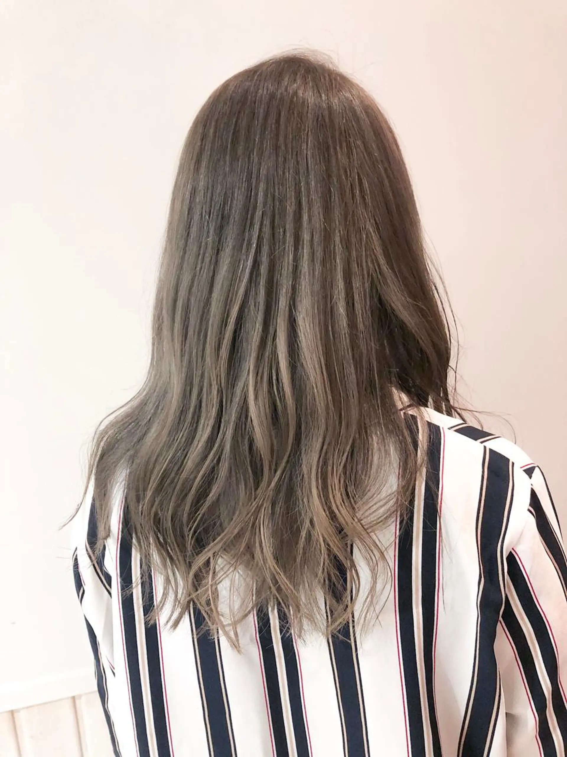 セミロング カラー アッシュ アッシュグレー un 溝の口 伊豆本のマツエク・マツパデザイン