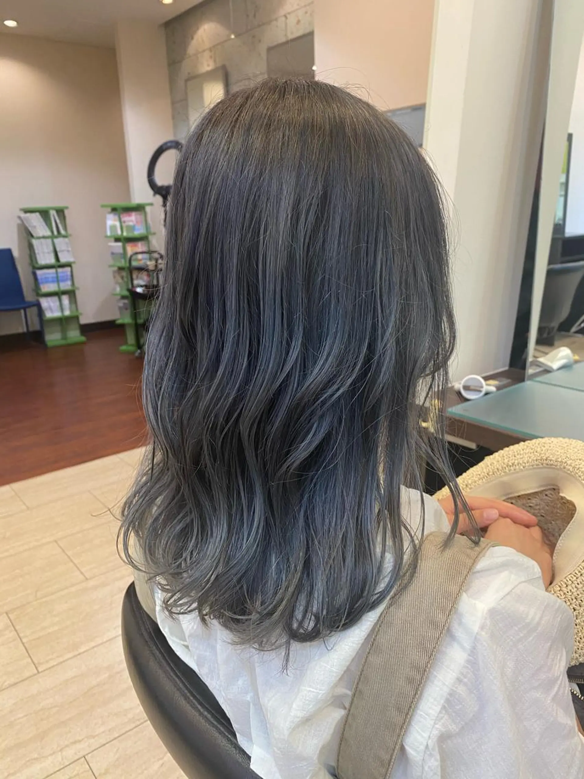 ミディアム カラー wa daのヘアスタイル