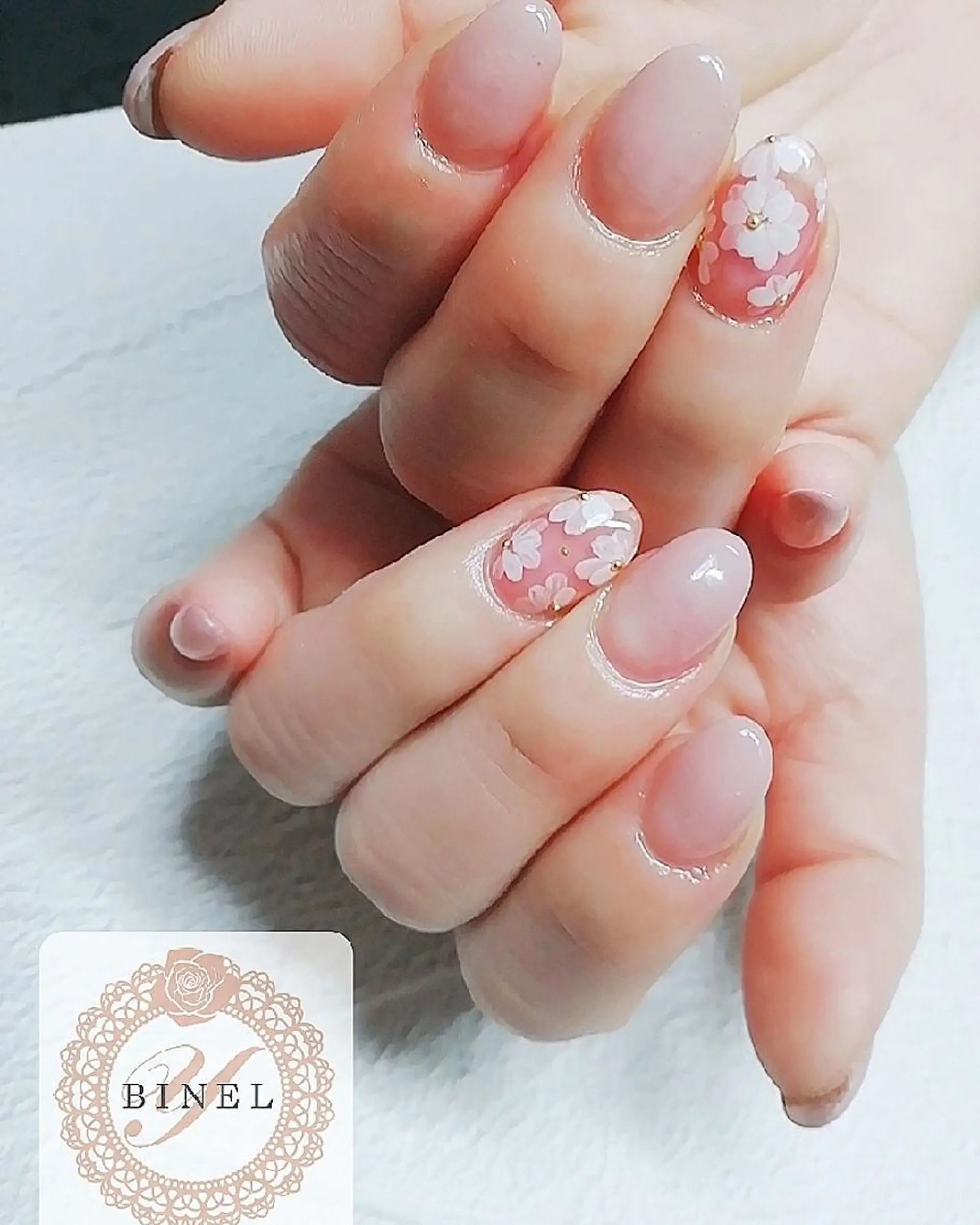 ネイル アートネイル フラワーネイル グラデーション 春ネイル ハンドネイル Nail Salon Y.BINELのネイルデザイン