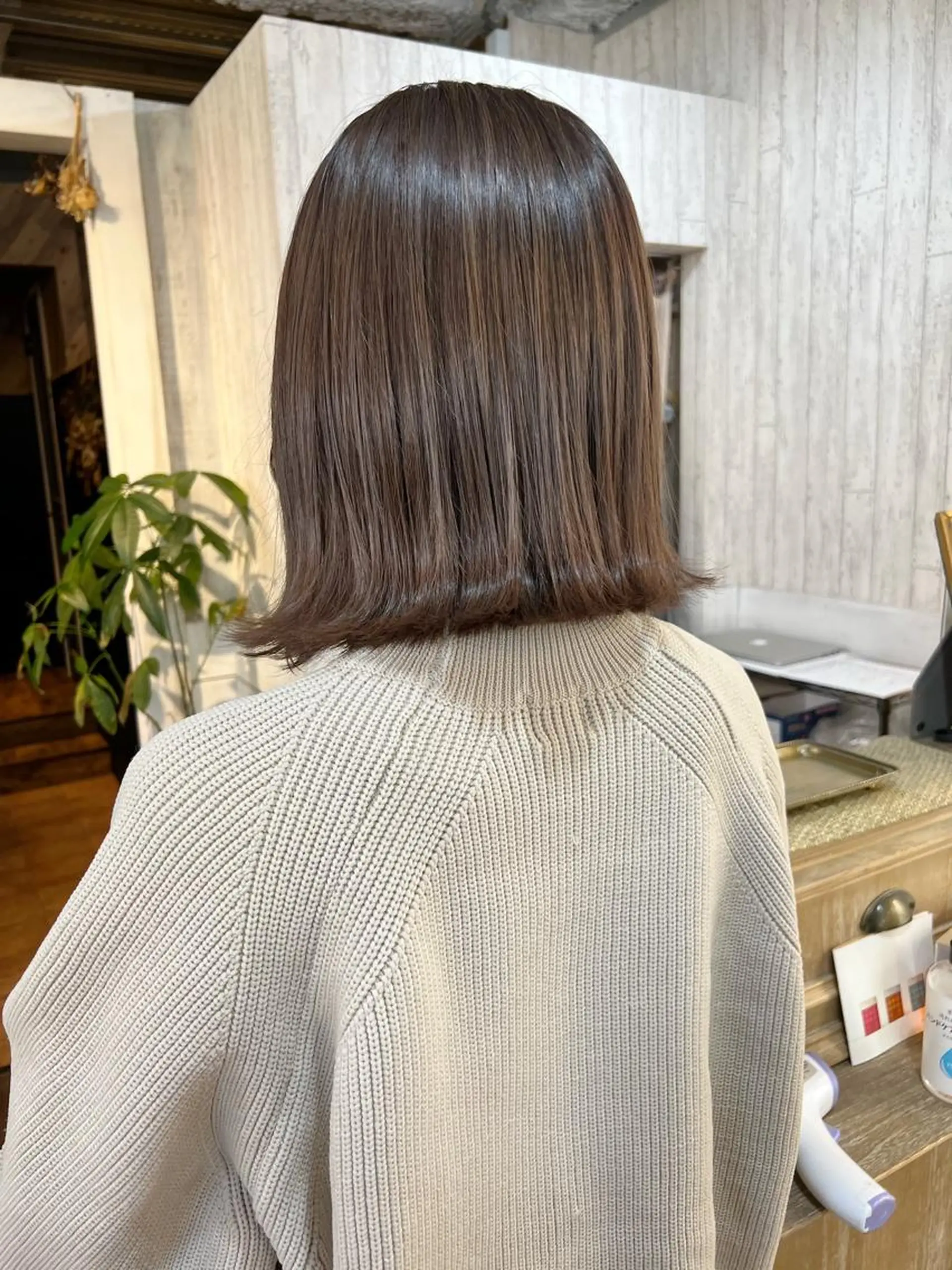 ミディアム ボブ ハイライト 髪質改善 小顔カット トリートメント 初めてでも失敗しない 透明感カラー　Miiのヘアスタイル