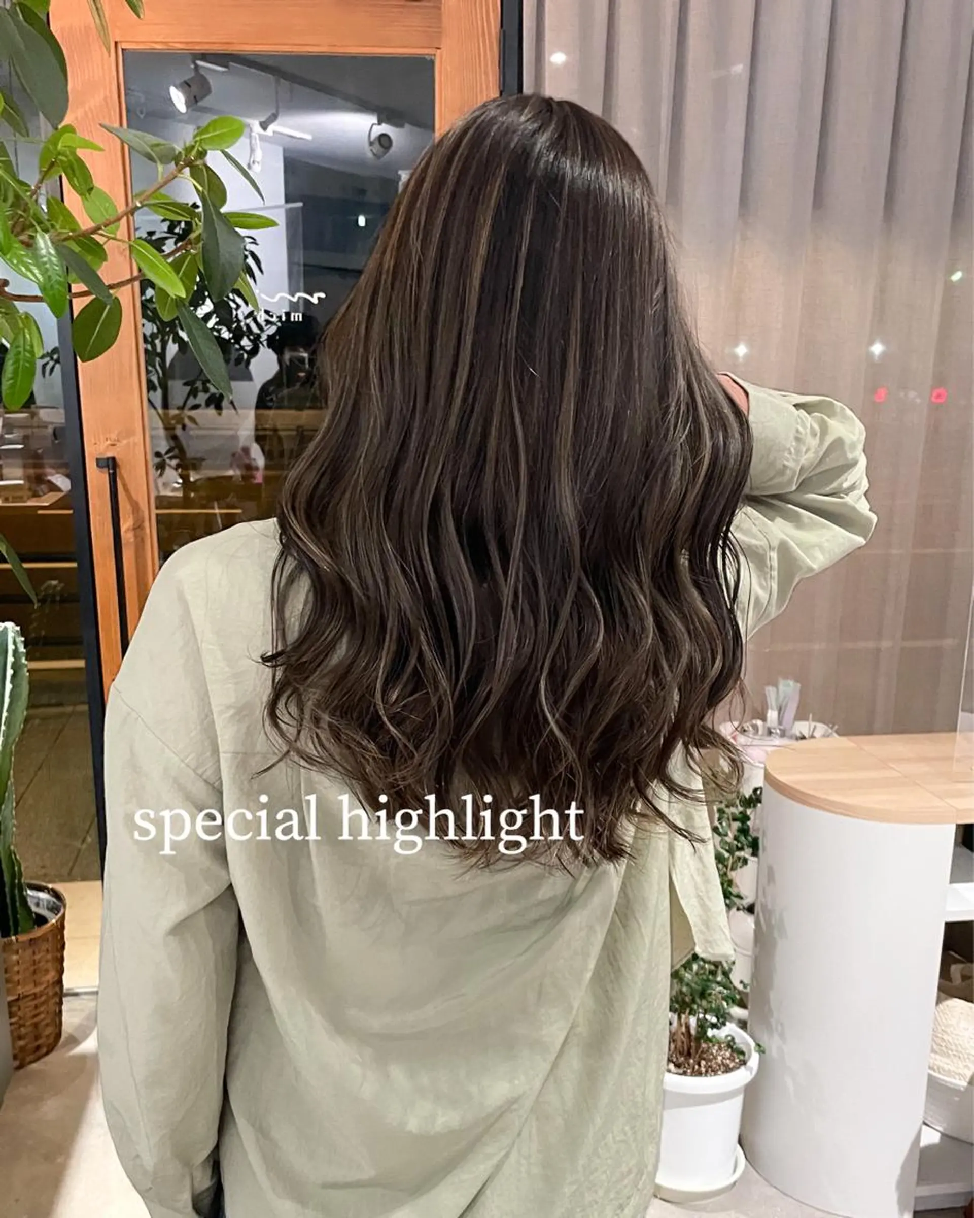 ロング 岸川 恭子のヘアスタイル