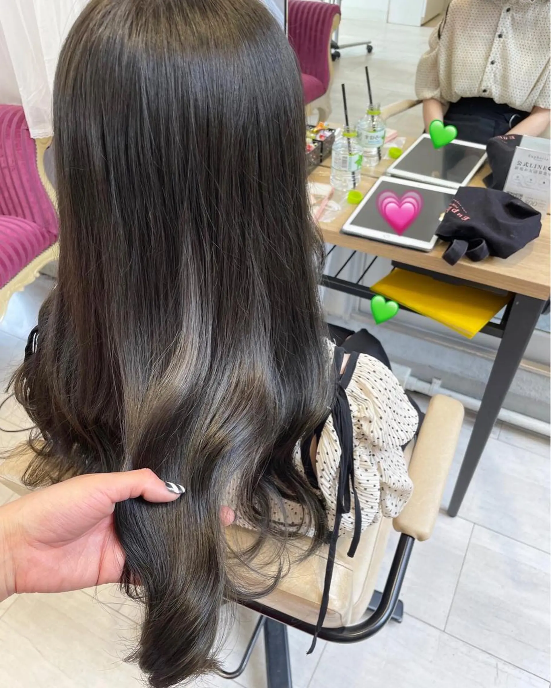 ミディアム カラー グレージュ オリーブグレージュ オリーブグレー ヘアカラー エクステ EMANON新宿東口所属・新宿駅近♡個室 ♡関口三都季🌜のヘアスタイル