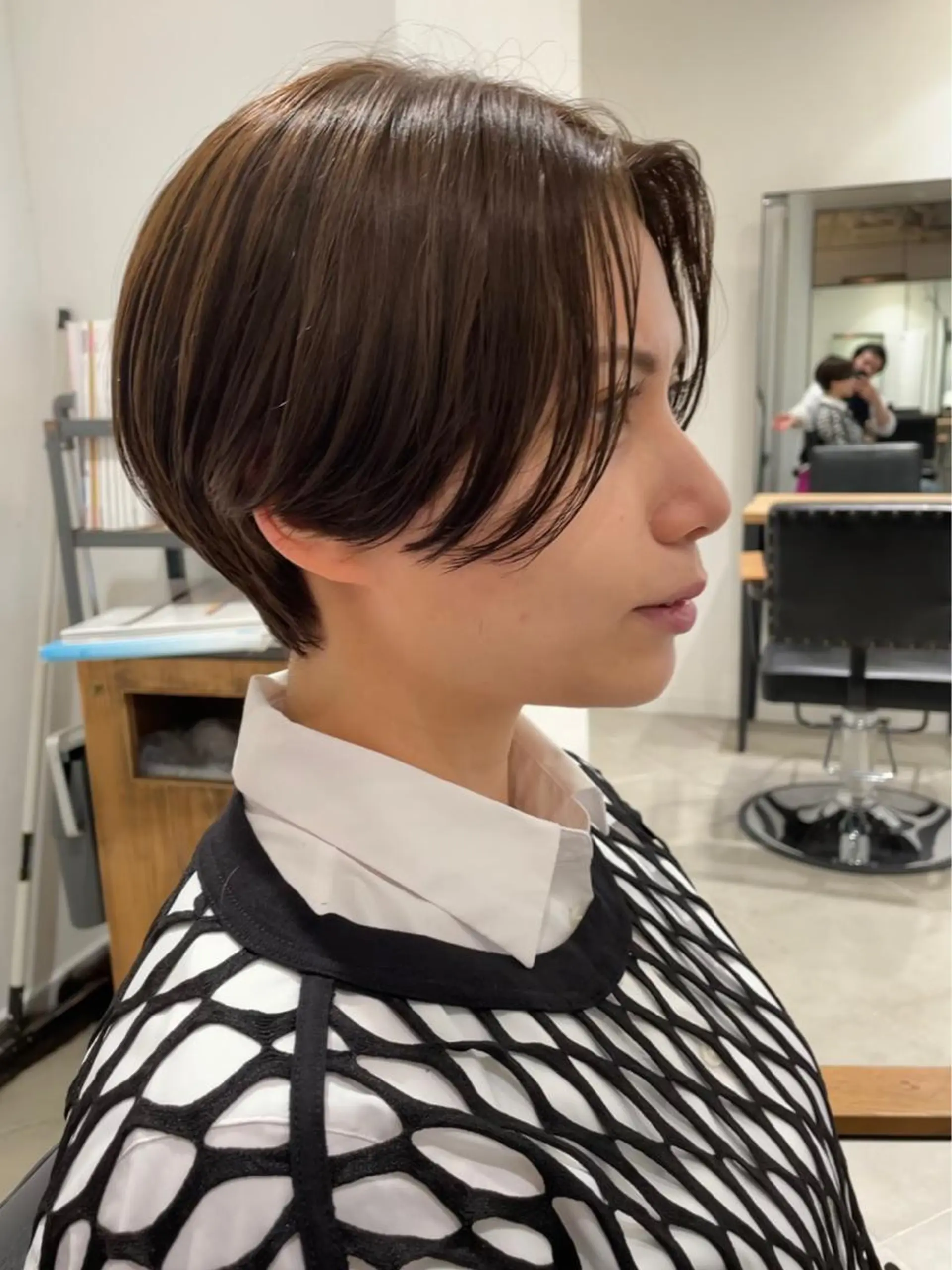 ショート カラー ハンサムショート アッシュ ショートヘア カット ヘアカラー トリートメント Loom.所属・村上雅人 ナチュラルモードのヘアスタイル