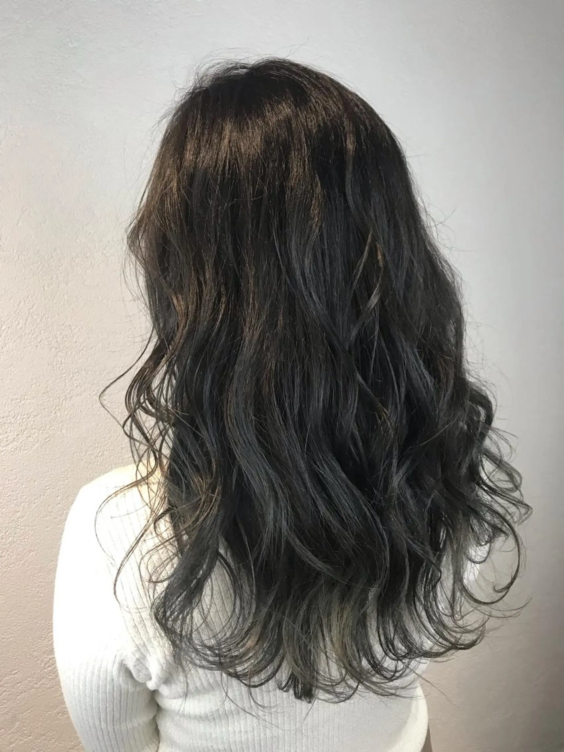 セミロング カラー アッシュ 透明感カラー ダークアッシュ ネイビーカラー ヘアカラー トリートメント デザインカラー🌈 高木リョウのヘアスタイル