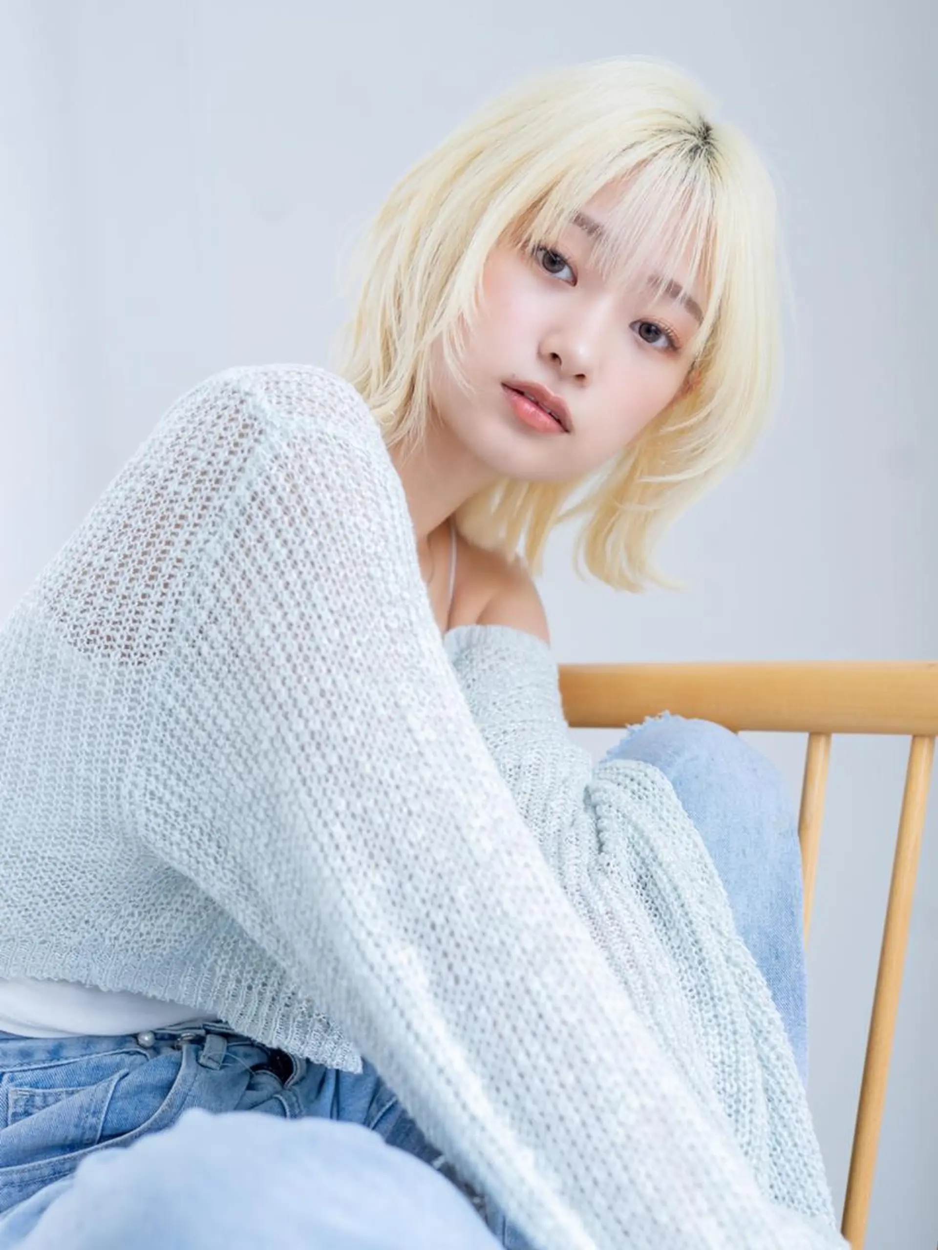ミディアム Eight White／AIRIのヘアスタイル