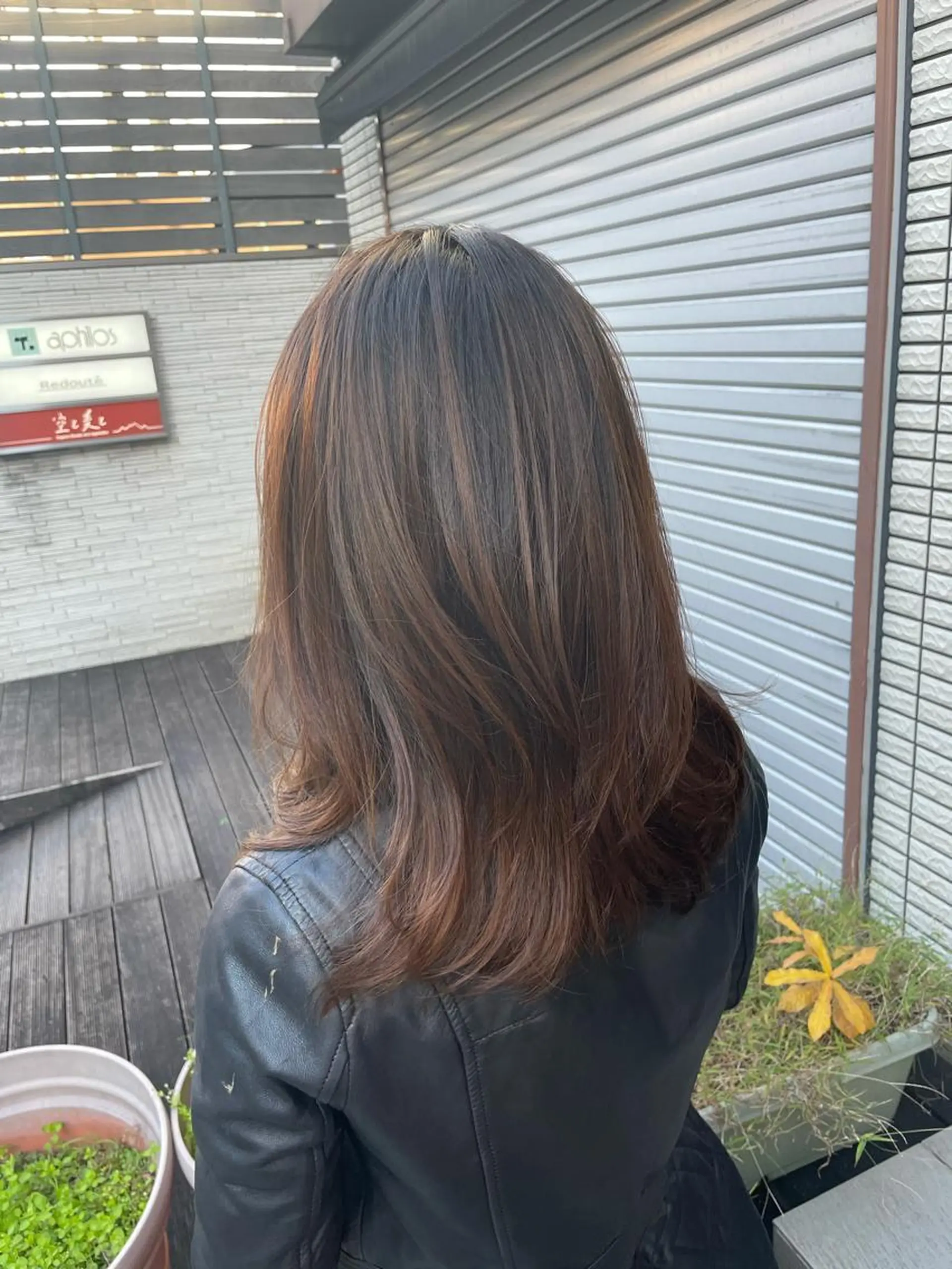 ミディアム レイヤーカット ヘアカラー アフィロス所属・五十嵐 舞のヘアスタイル