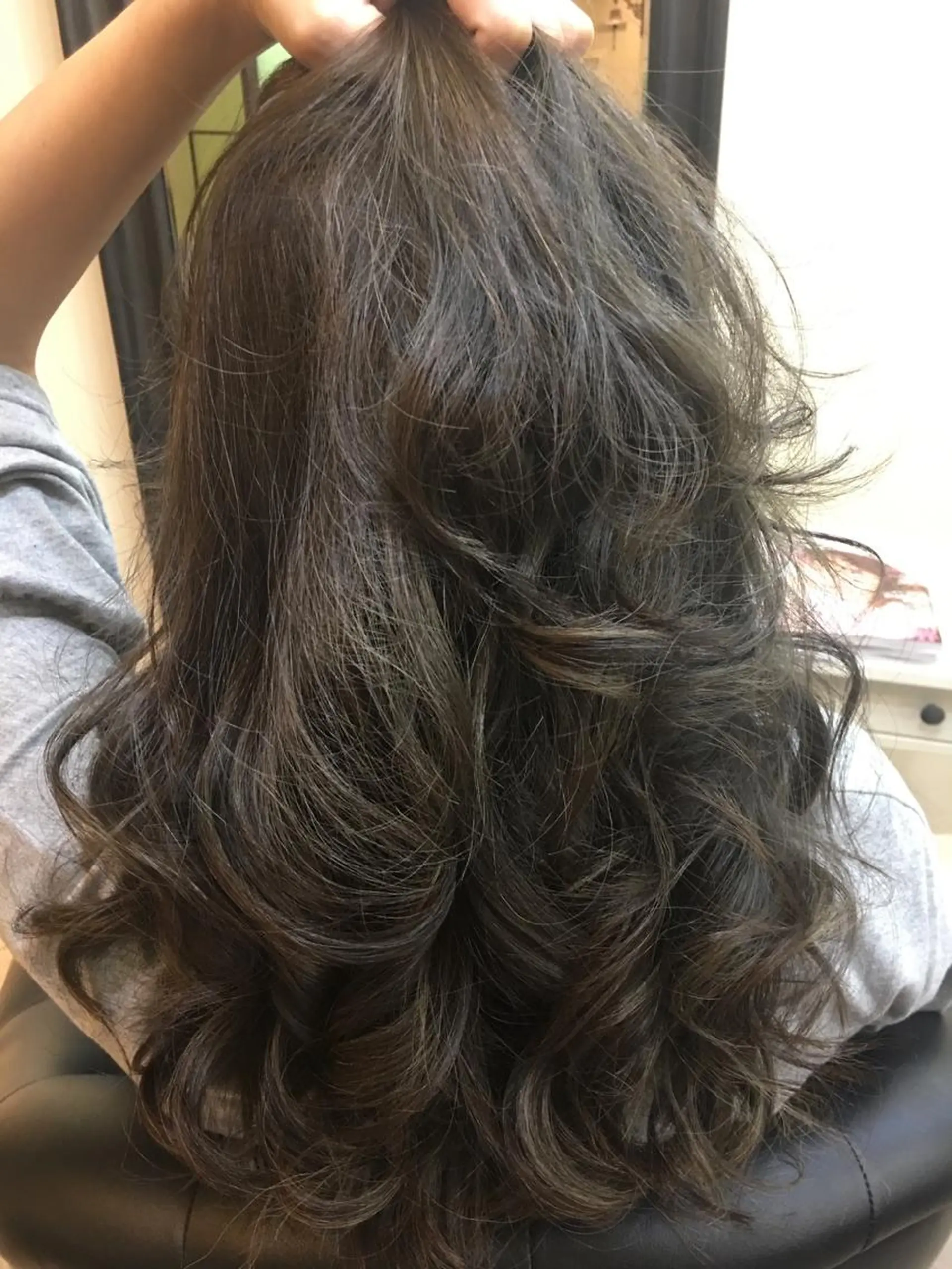 ロング カラー 鶴見 和美のヘアスタイル
