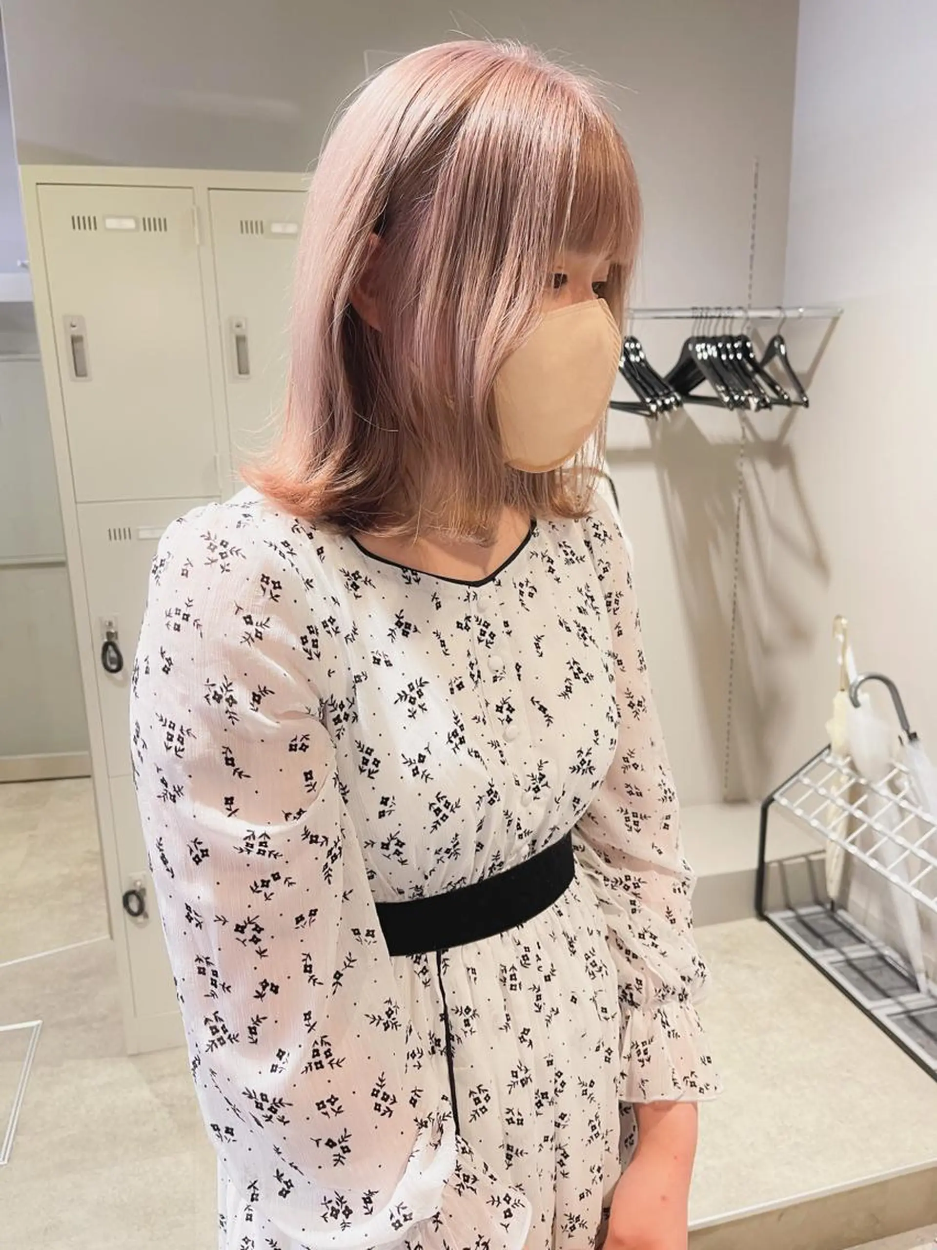 セミロング カラー ヘアカラー トリートメント ハイトーン×レイヤー カットTAKUMIのヘアスタイル