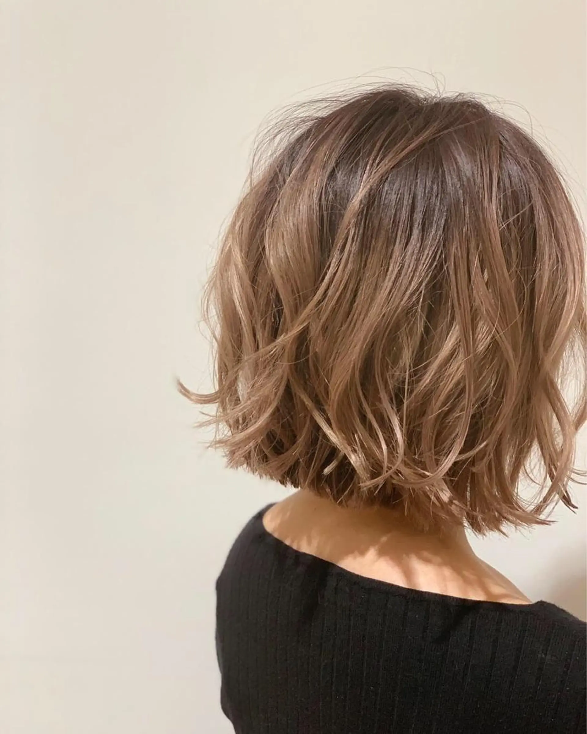 ショート カラー ヘアアレンジ ベージュカラー グラデーションカラー 川越 輝梨奈のヘアスタイル