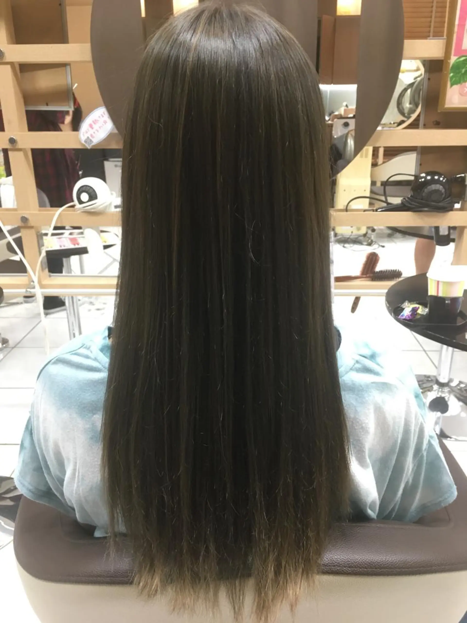 ロング カラー ハイライトカラー シルバー ハイライト 松下 輝璃のヘアスタイル