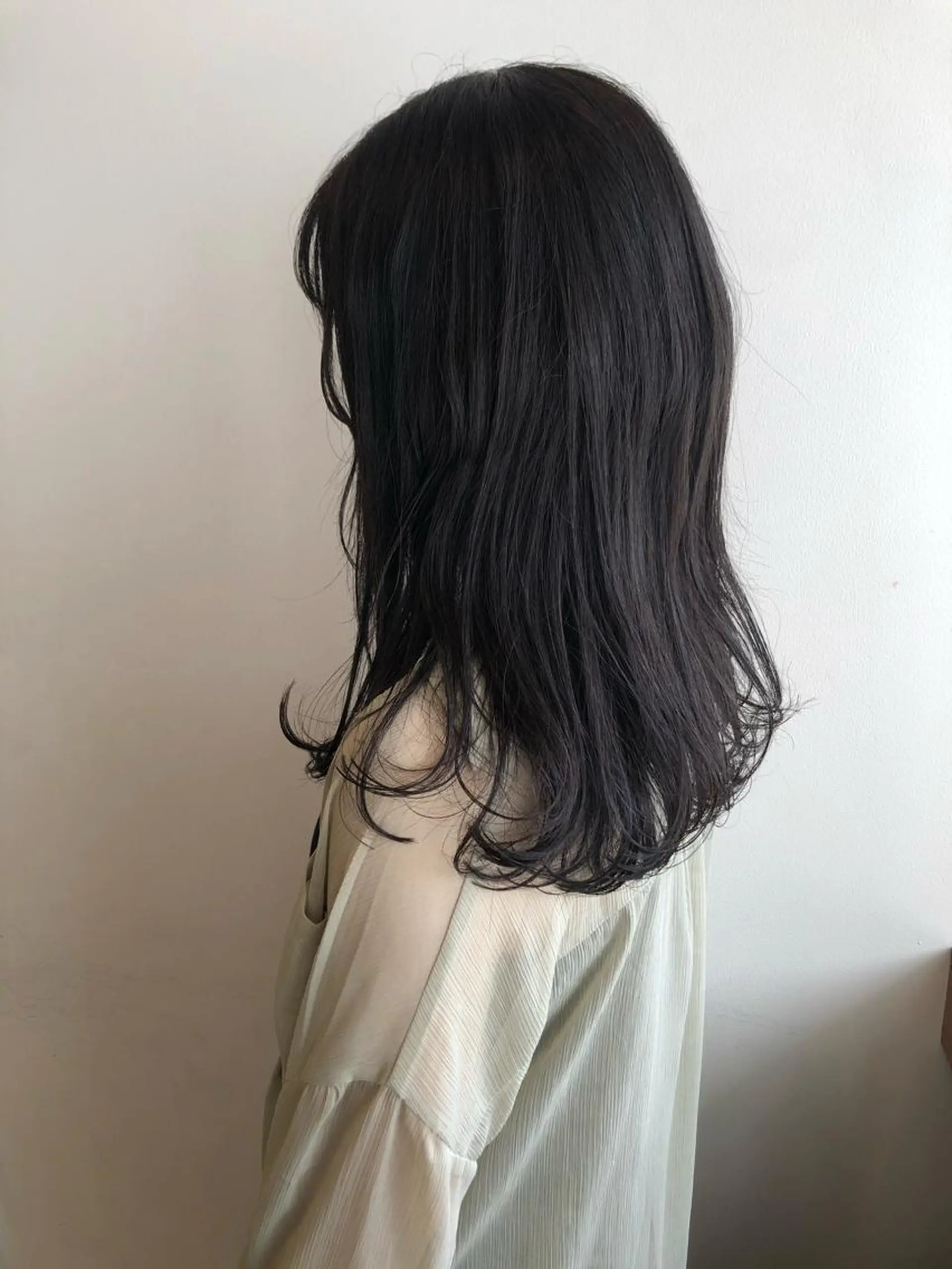 ミディアム カラー カット ヘアカラー トリートメント MIOベージュカラー 柔らかいカラーのヘアスタイル