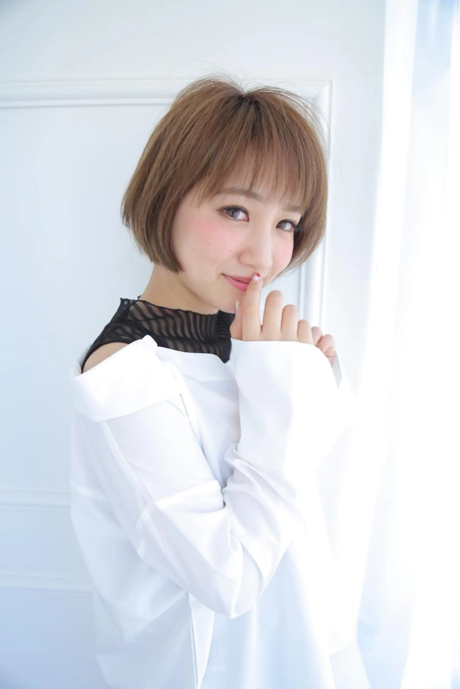 ショート カラー コテ巻き風パーマ SHONOのヘアスタイル