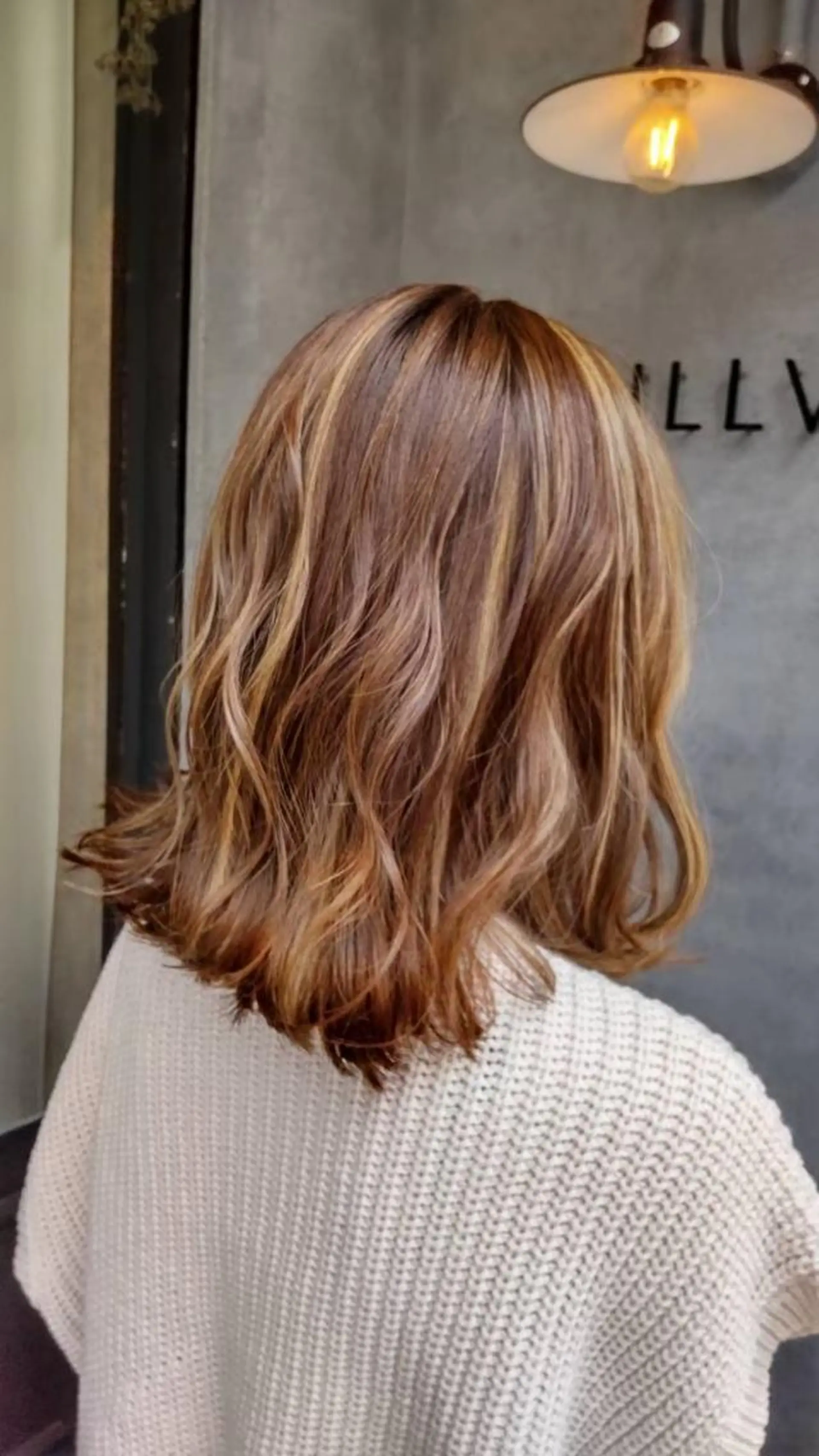 ミディアム ハイライト newi saLyu ネウィ　サリューのヘアスタイル