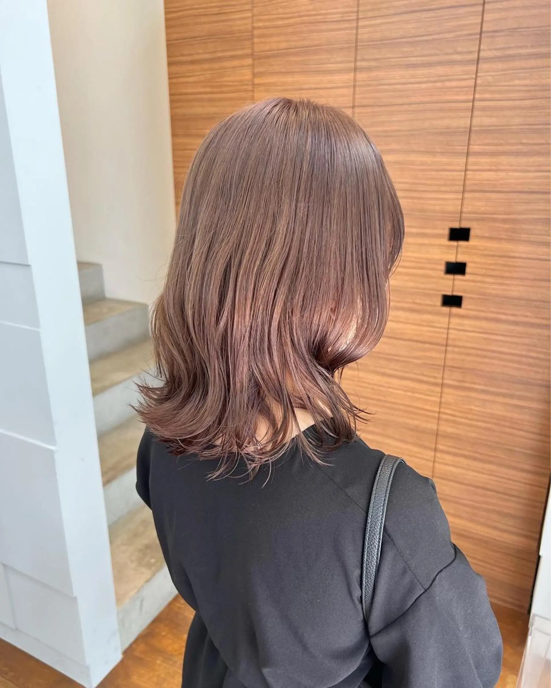 ミディアム カラー ベージュカラー 柏木  彩花のヘアスタイル