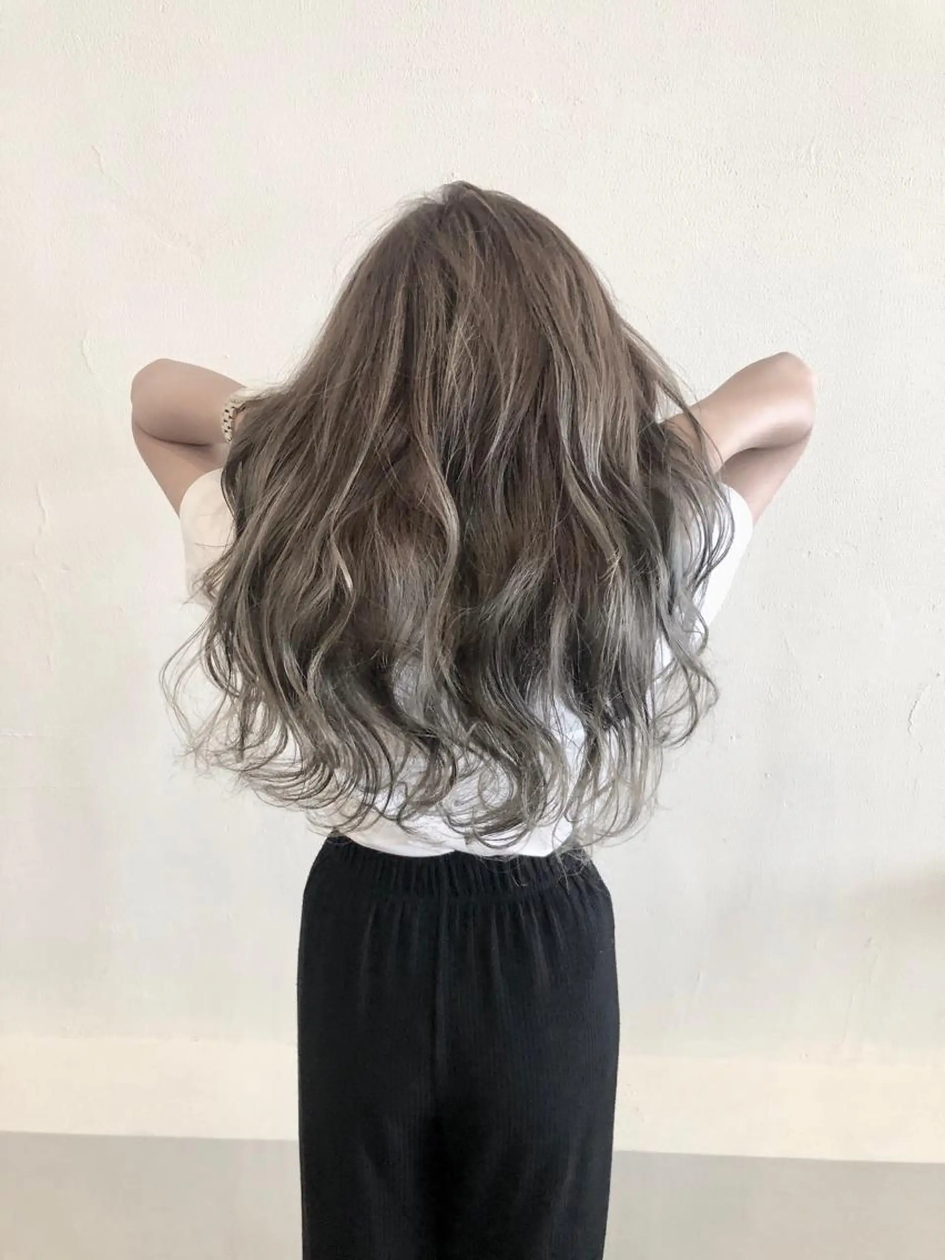 ロング ヘアカラー 宮下 耕平のヘアスタイル