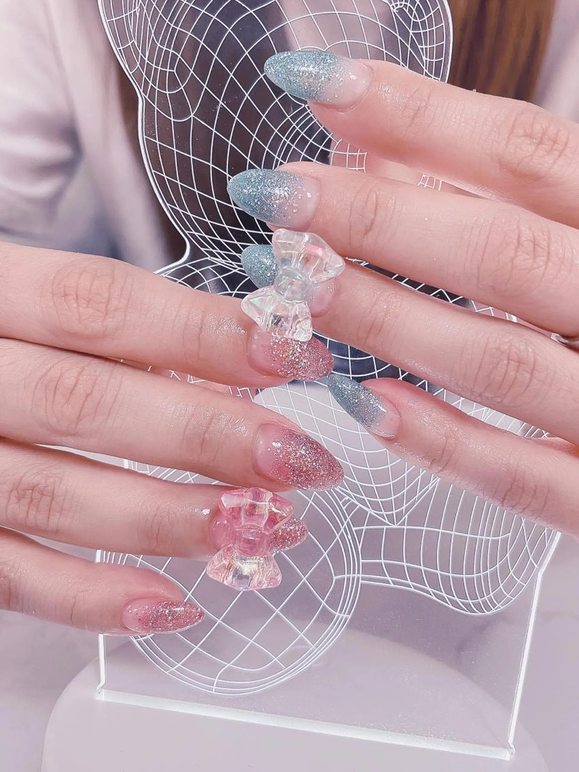 セミロング ネイル AngelChris ビューティーサロンのネイルデザイン